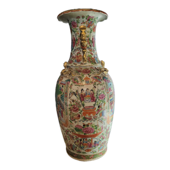 Chinese vase Canton porcelain with frill