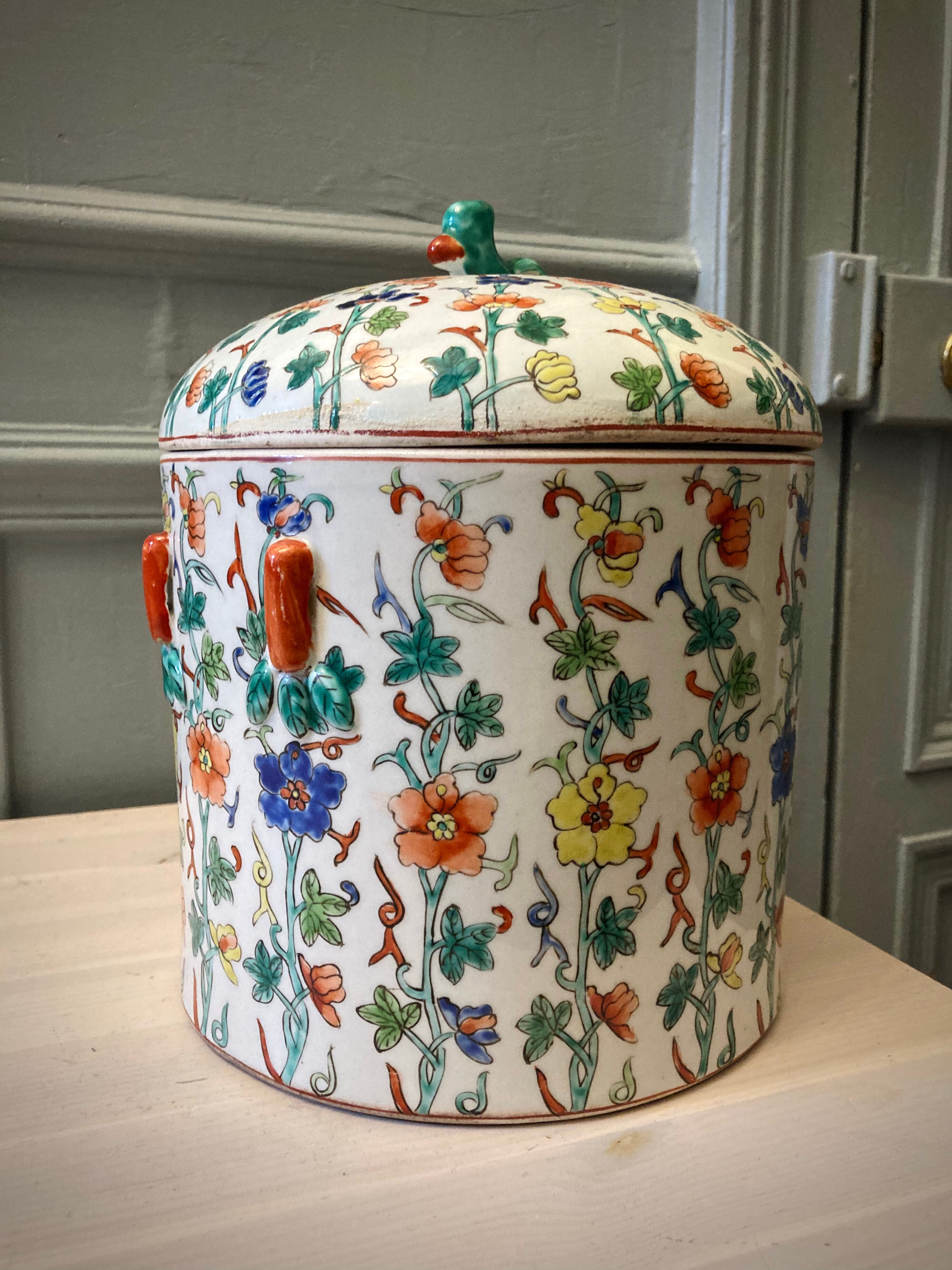 Old porcelain pot says ginger