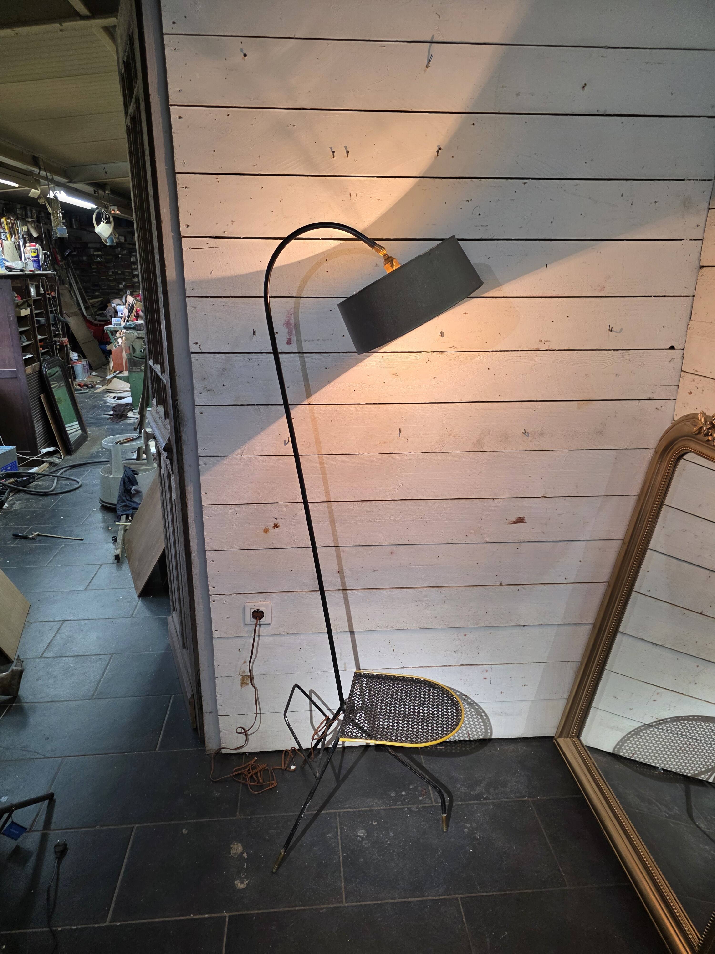 Lampadaire tripode style Matégot années 50