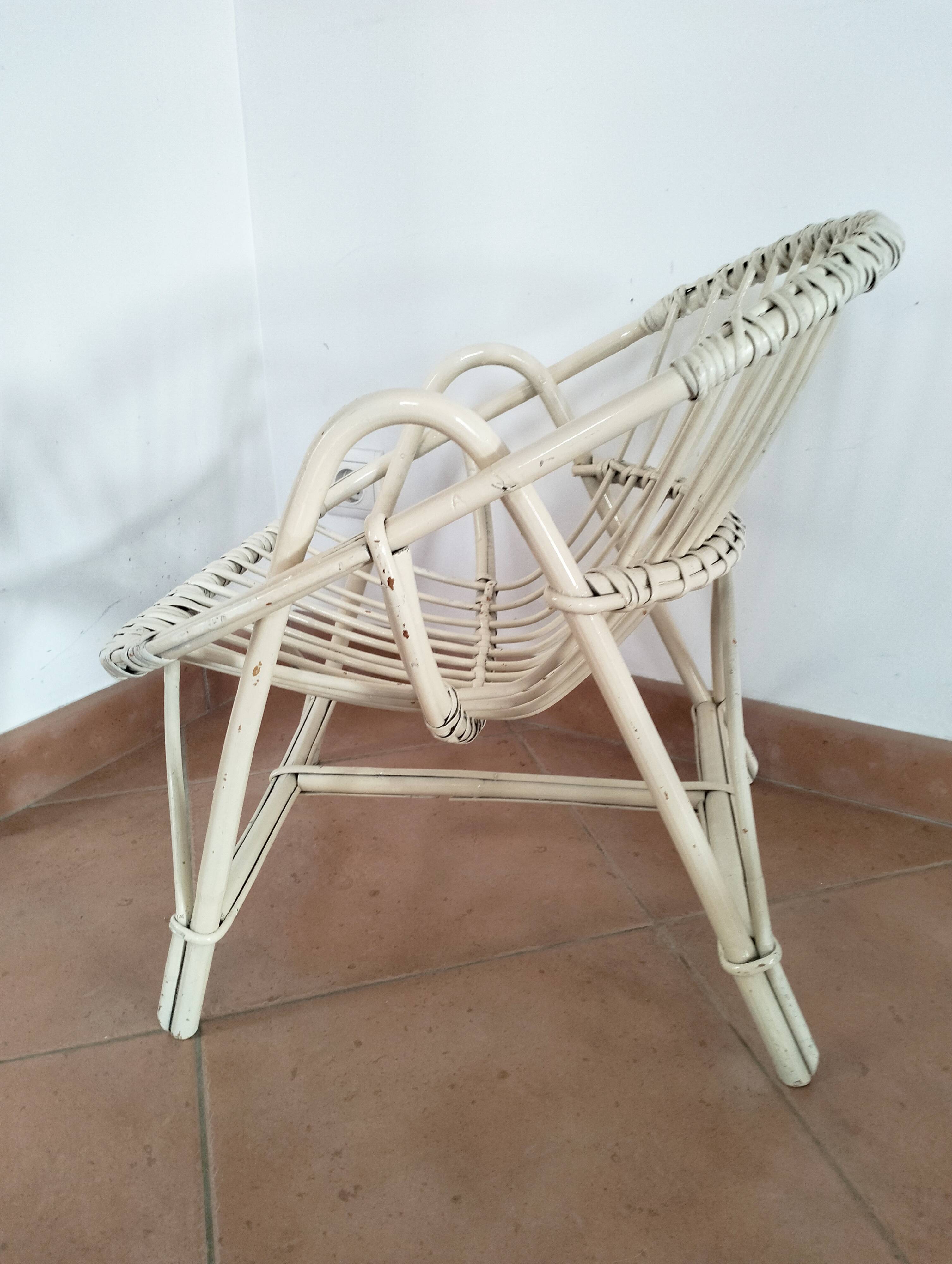 Fauteuil coquille en rotin blanc