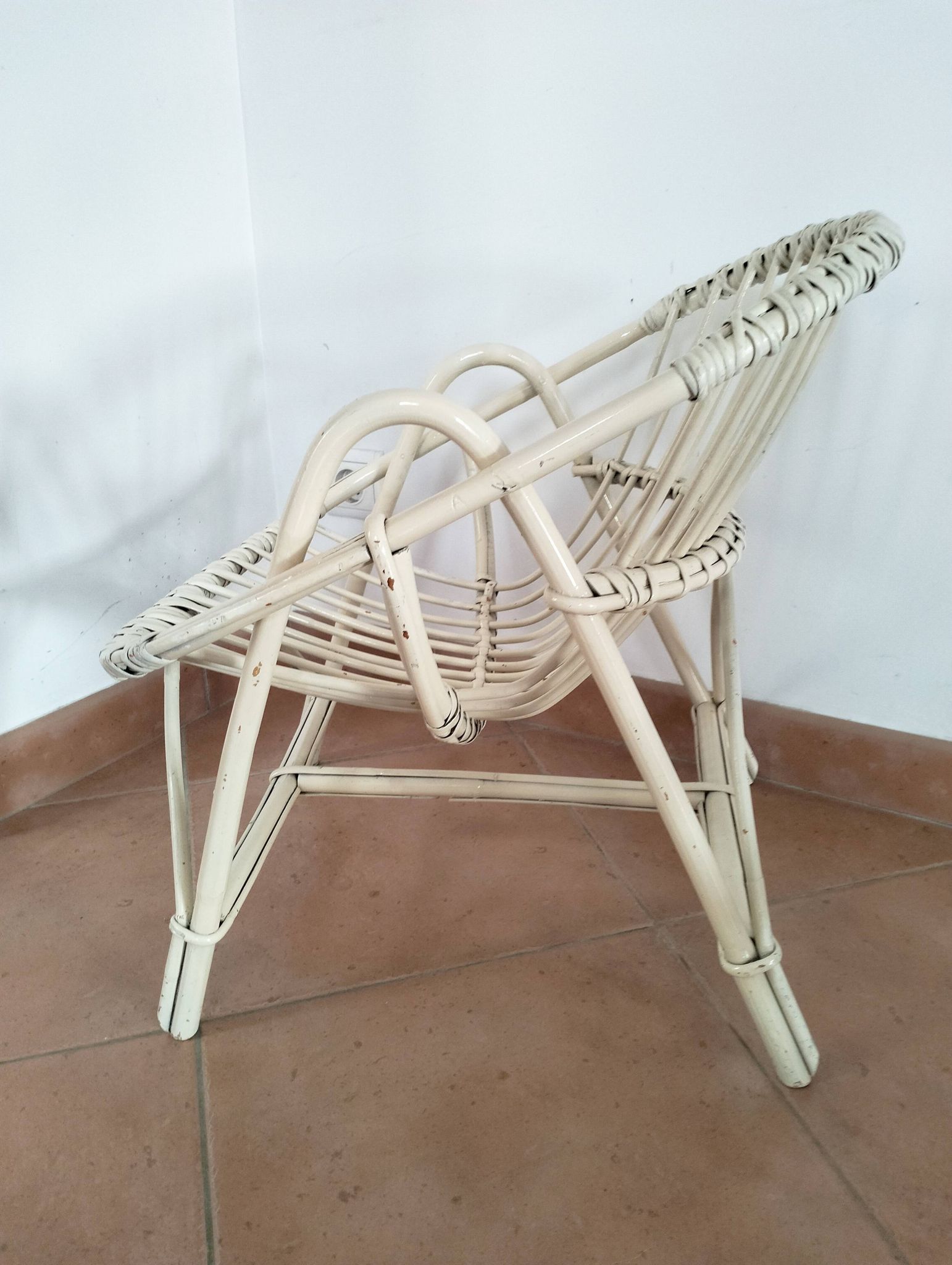 White rattan shell chair