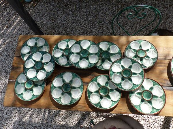 Shellfish plates in green slips