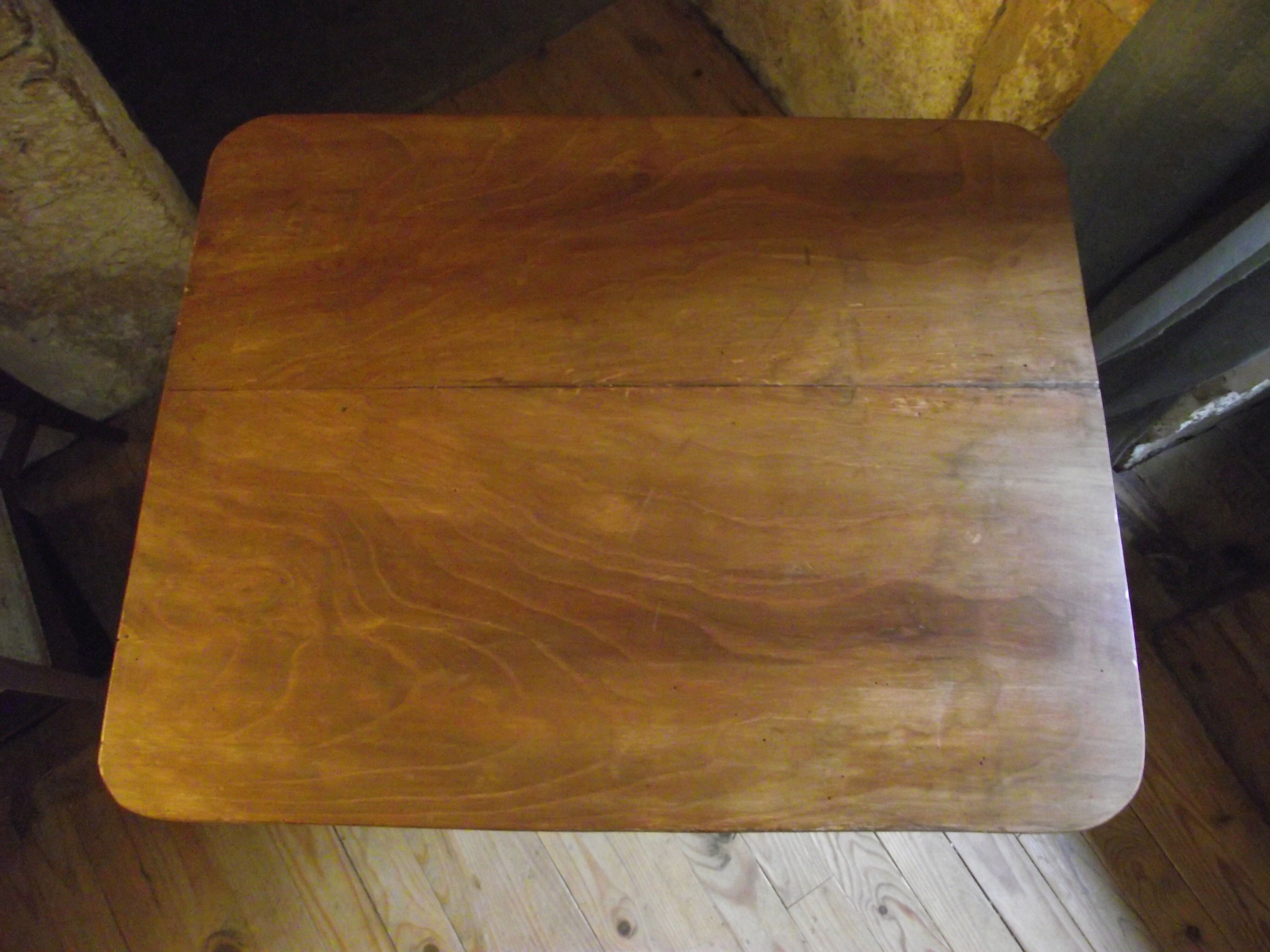 Table à jeux de bistrot début 20