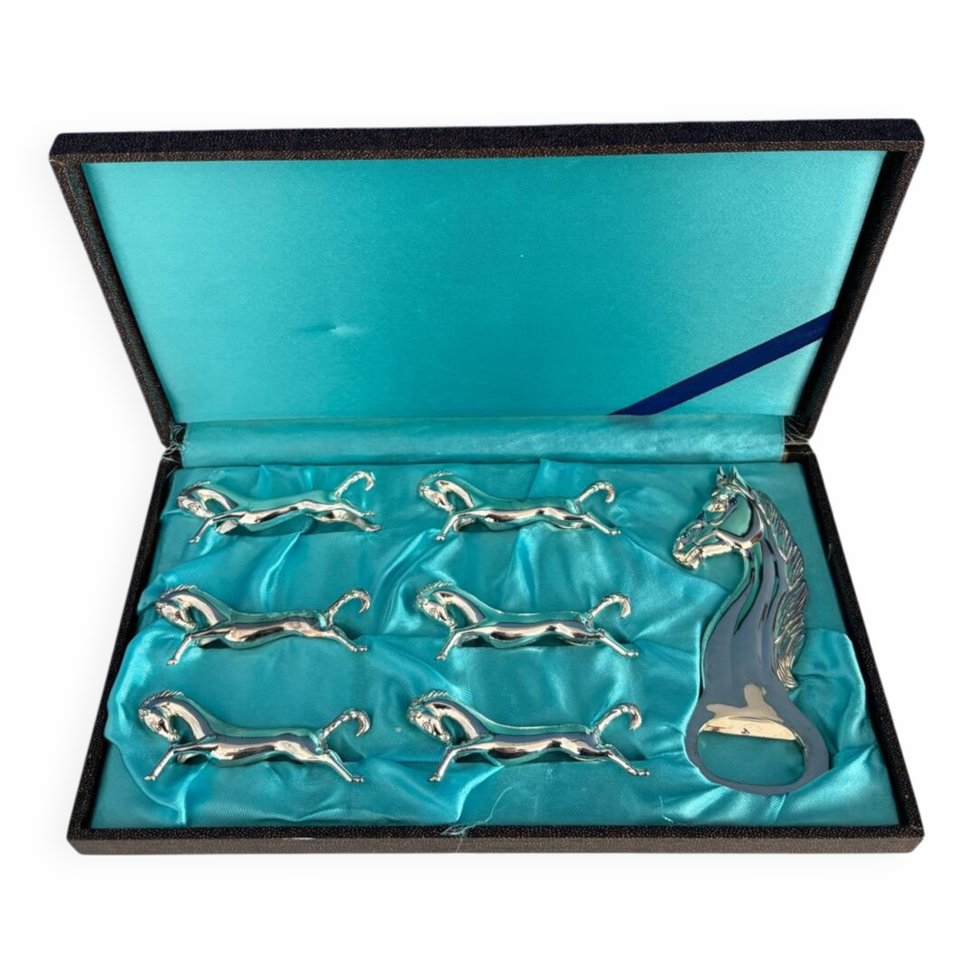 Set of 6 vintage silver metal knife holders and bottle opener, chev design