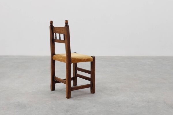 Chaise latérale en chêne sculpté à la main du 19ème siècle avec siège en velours