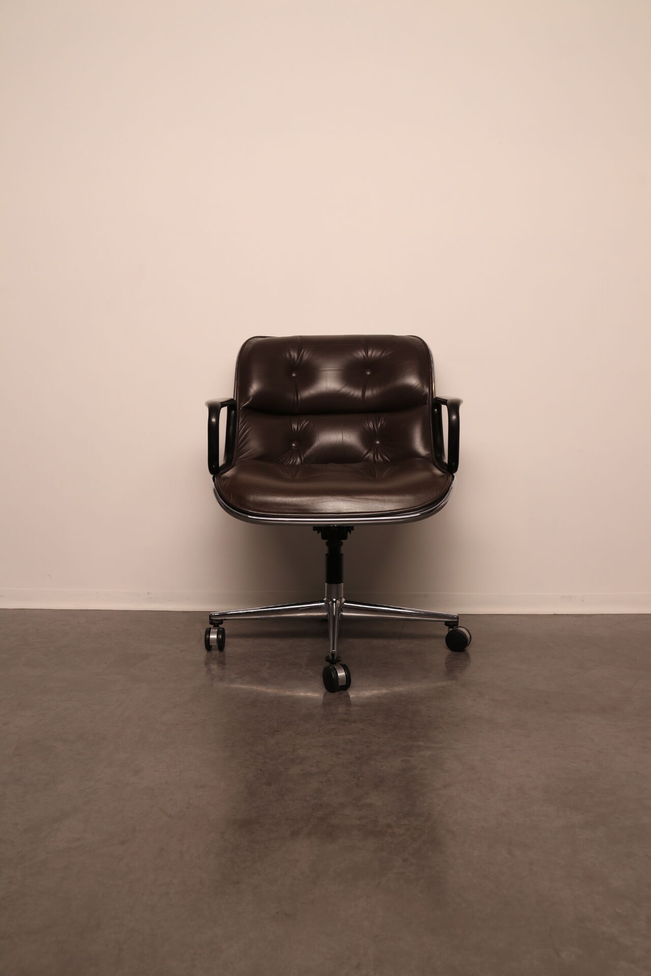 Executive office chair by Charles Pollock for Knoll - US - 1970's