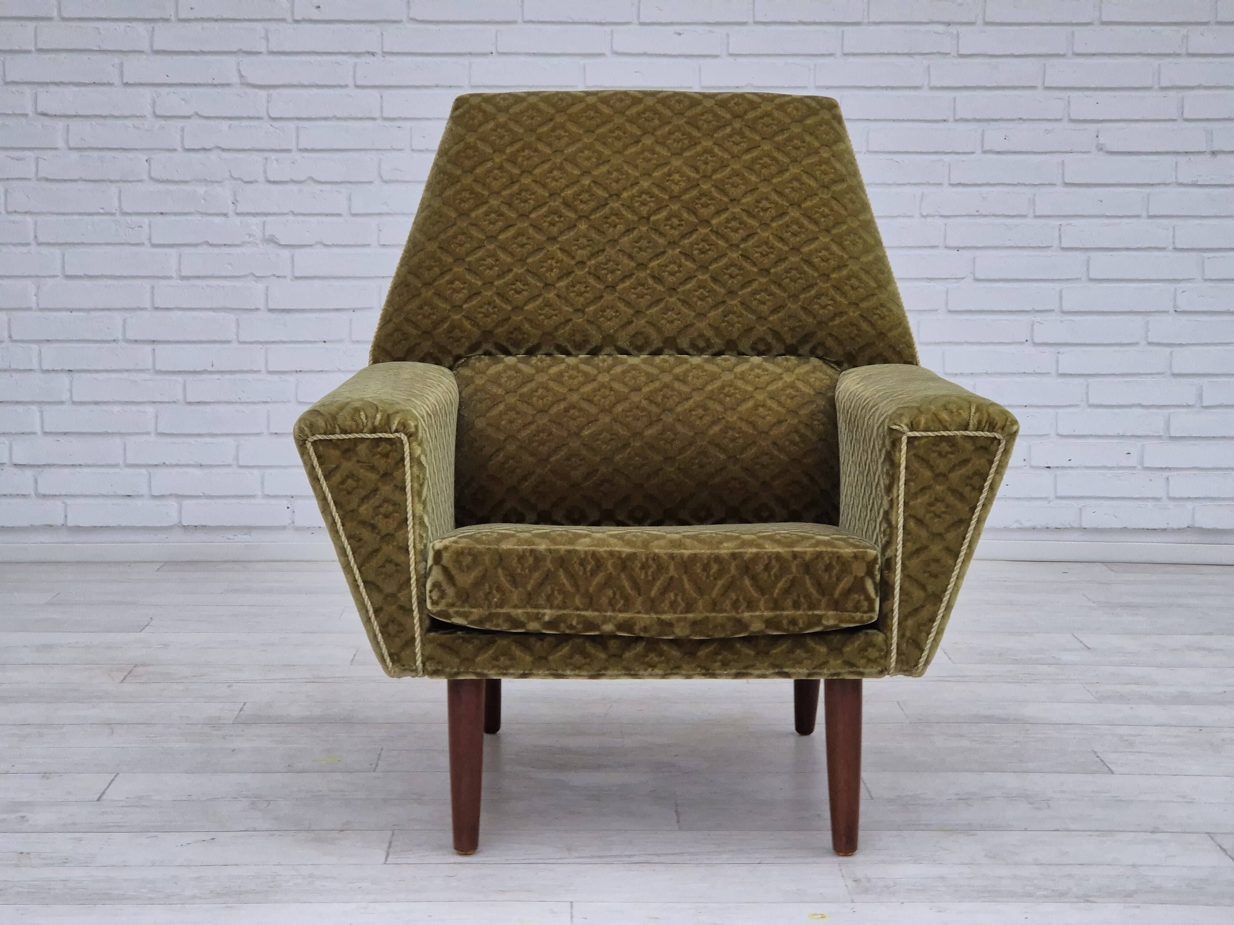 Fauteuil danois à dossier haut de georg thams, revêtement original, velours vert, bois de teck.