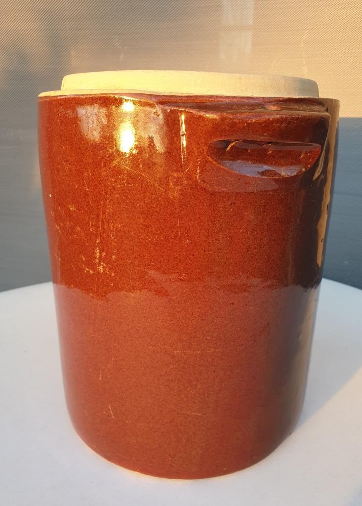 Vintage enamelled stoneware pot