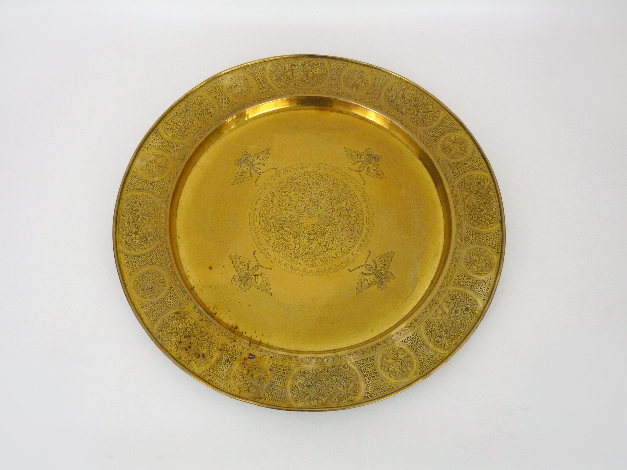 Plateau asiatique ( Laos ou Chine ) en bronze doré. Diamètre : 52,5 cm