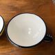 Paire de tasses Henriot Quimper