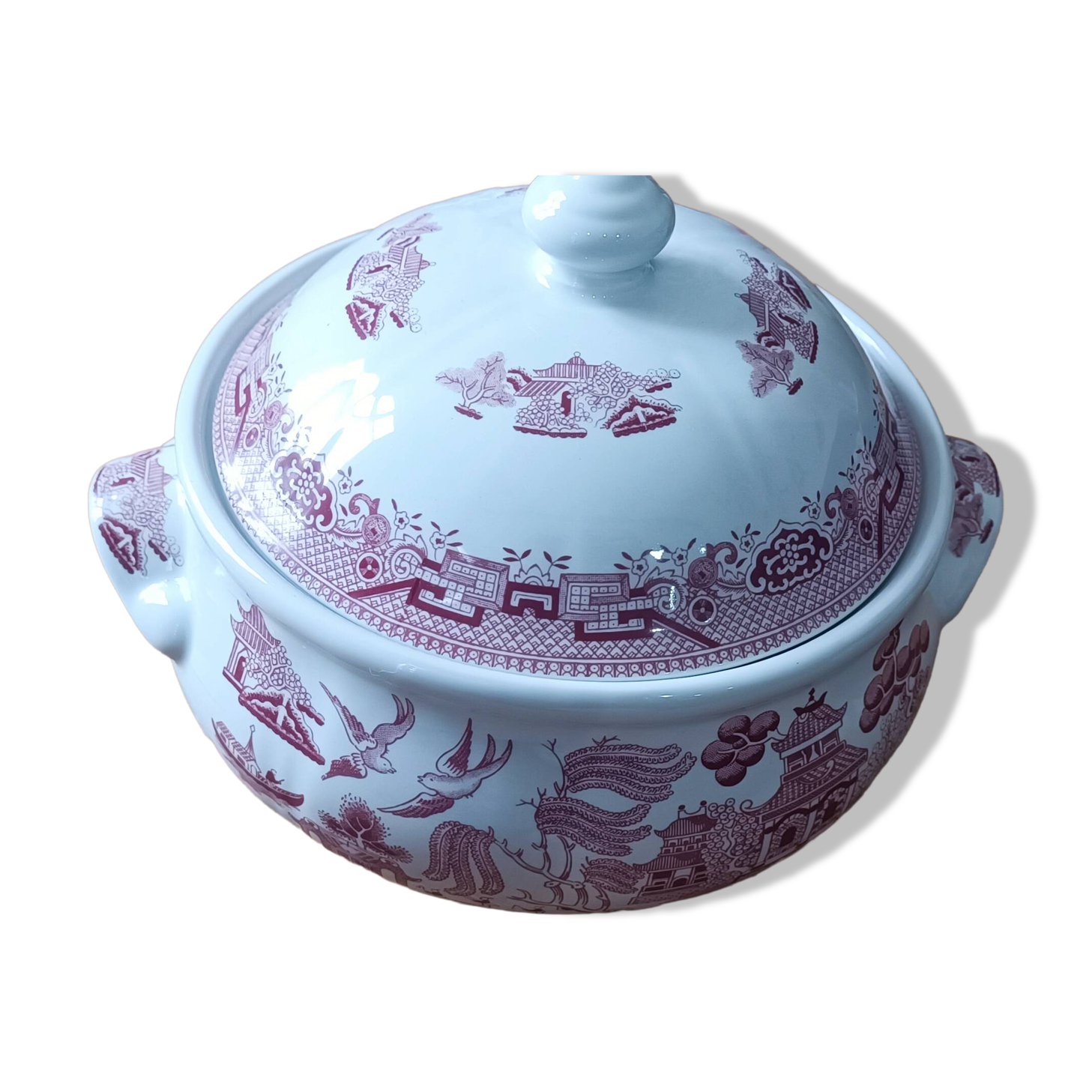 Vintage soup tureen in English earthenware Churchill Rosa pink Willow pattern.