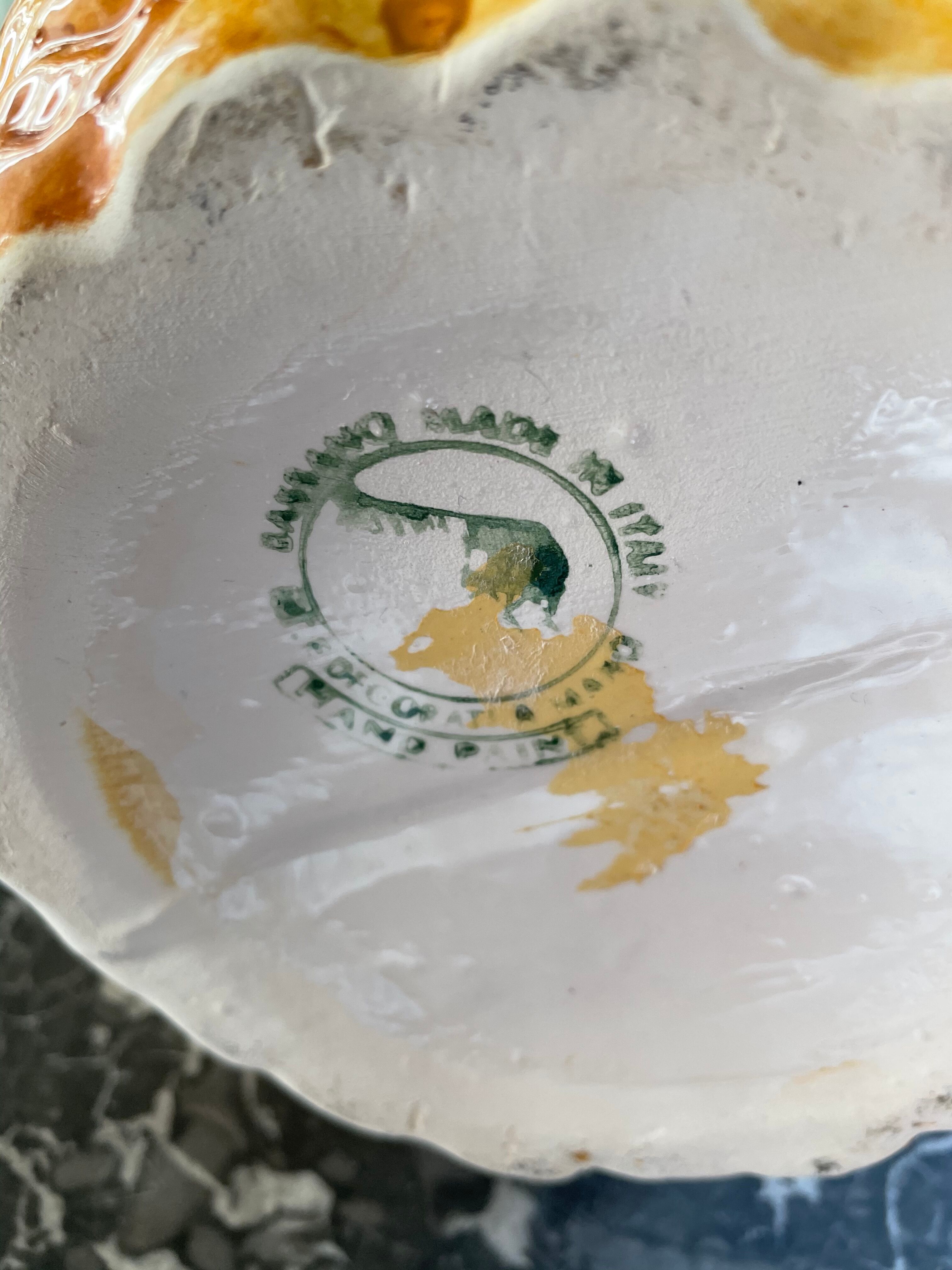 Pineapple pitcher dabbling