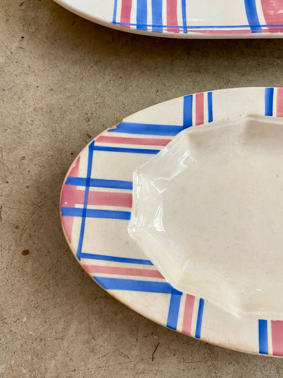 Ensemble de plats en porcelaine