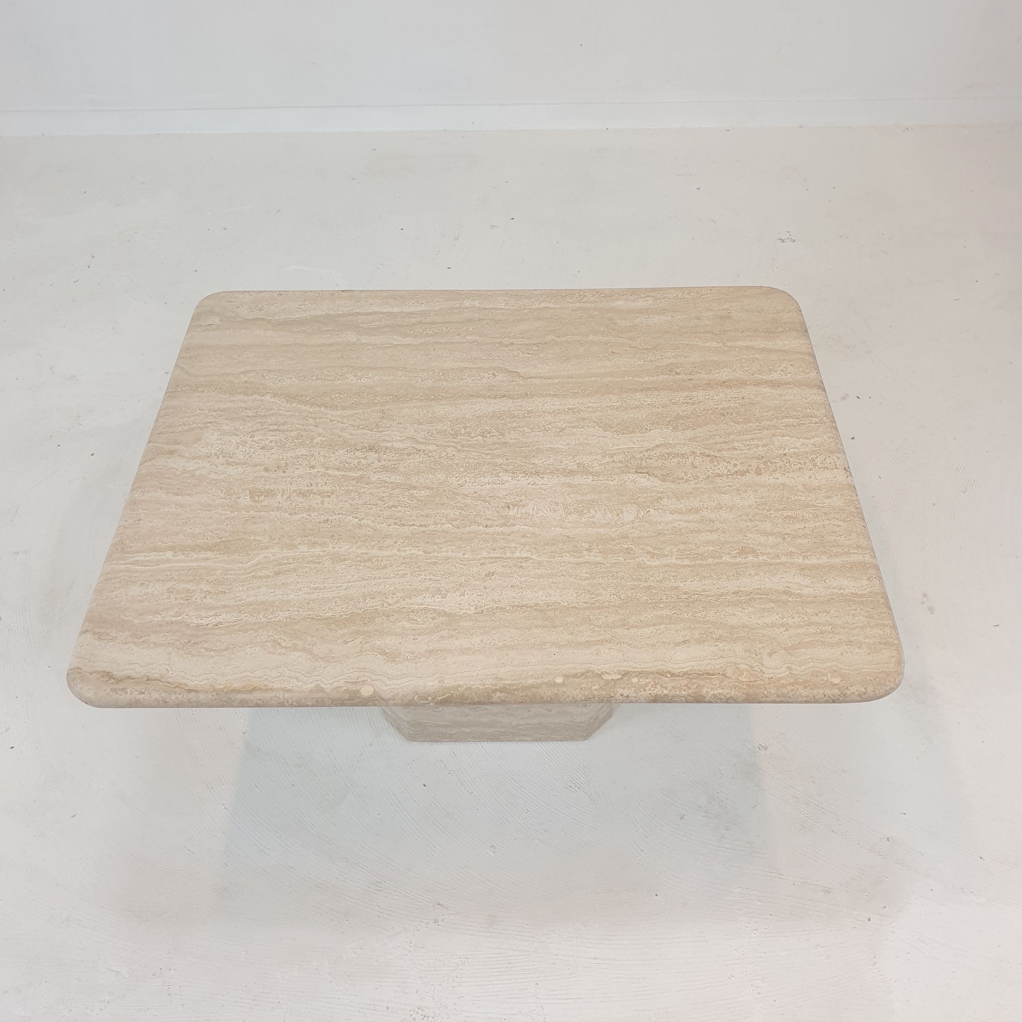 Table basse italienne en travertin, années 1980