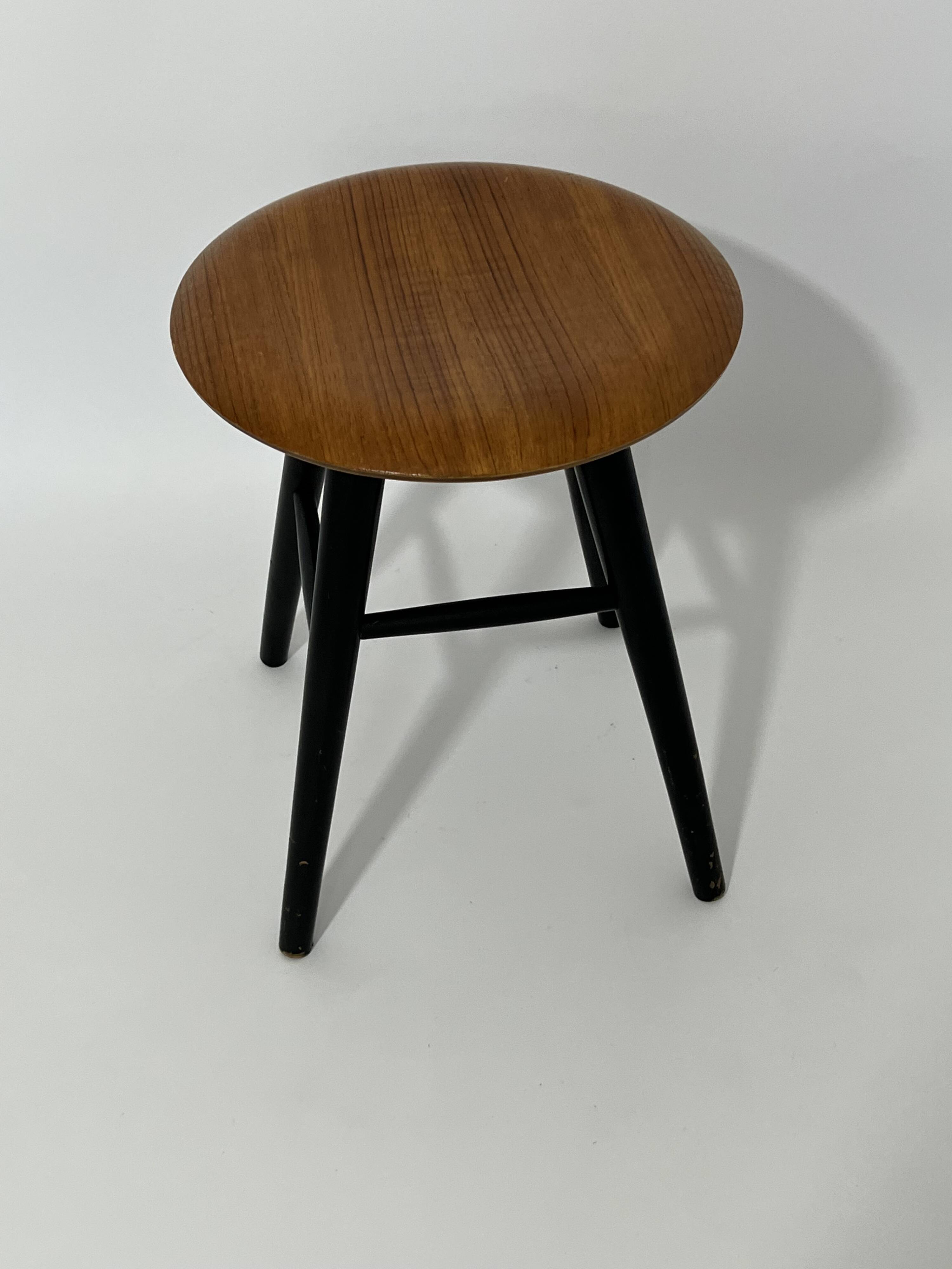 Ilmari Tapiovaara designer stool for Nesto, 1950s