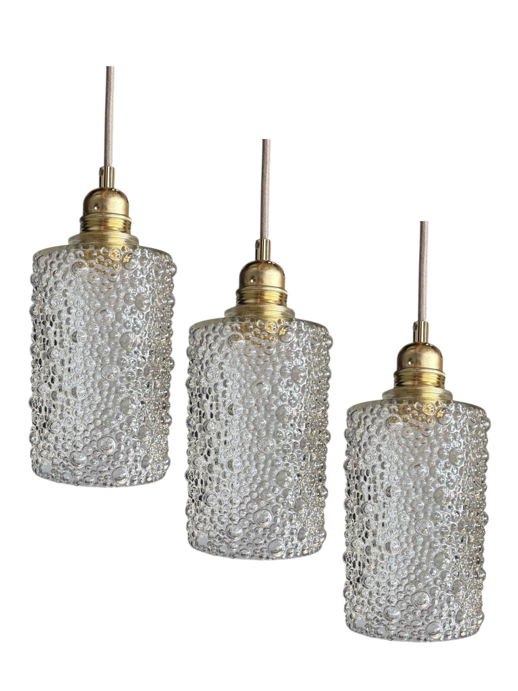 Lot de trois suspensions en verre bullé vintage