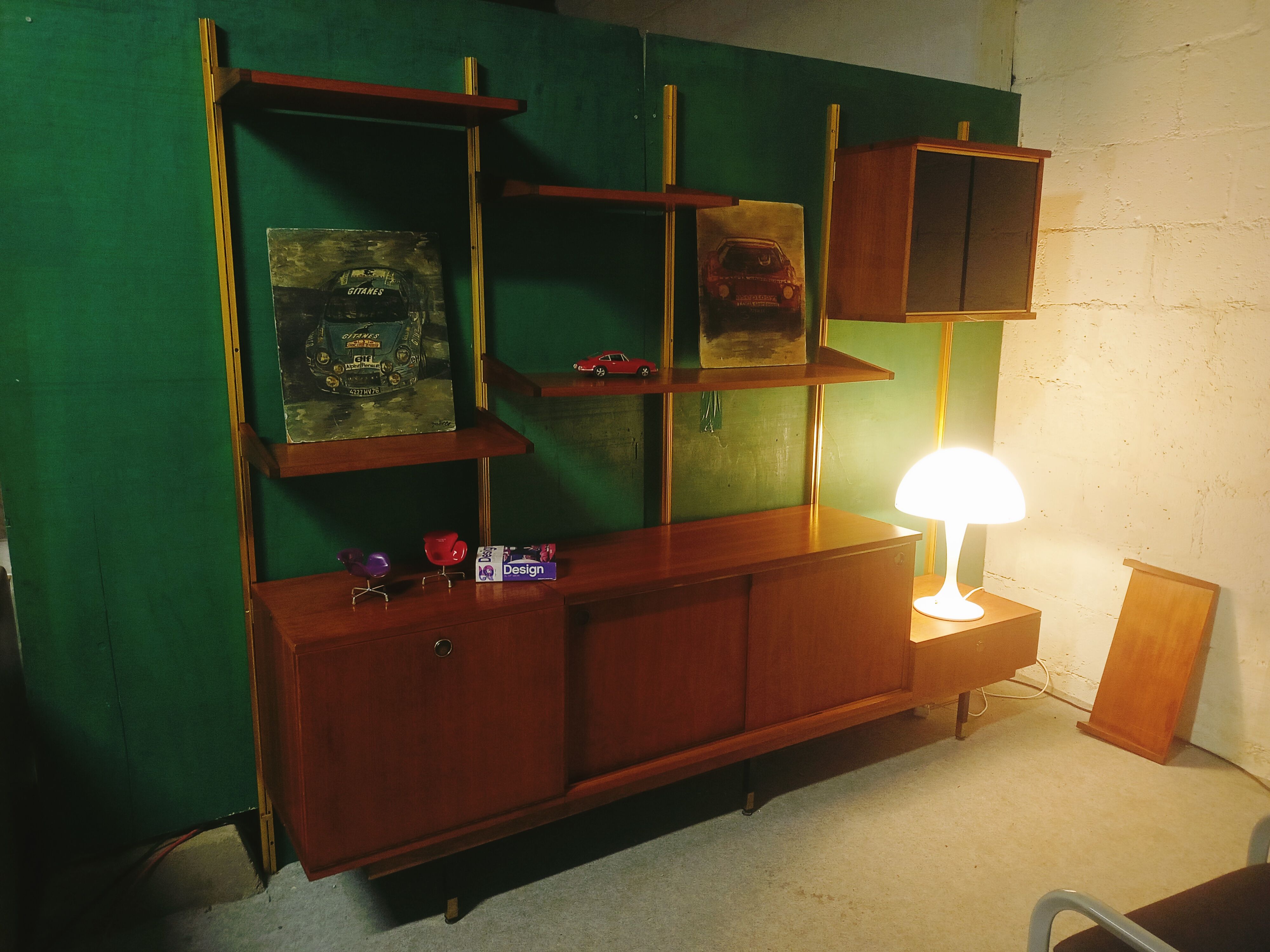 Modular wall shelf in Paolozzi teak