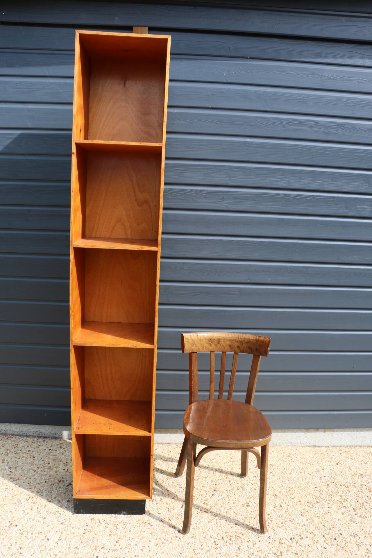 Plywood shelf column
