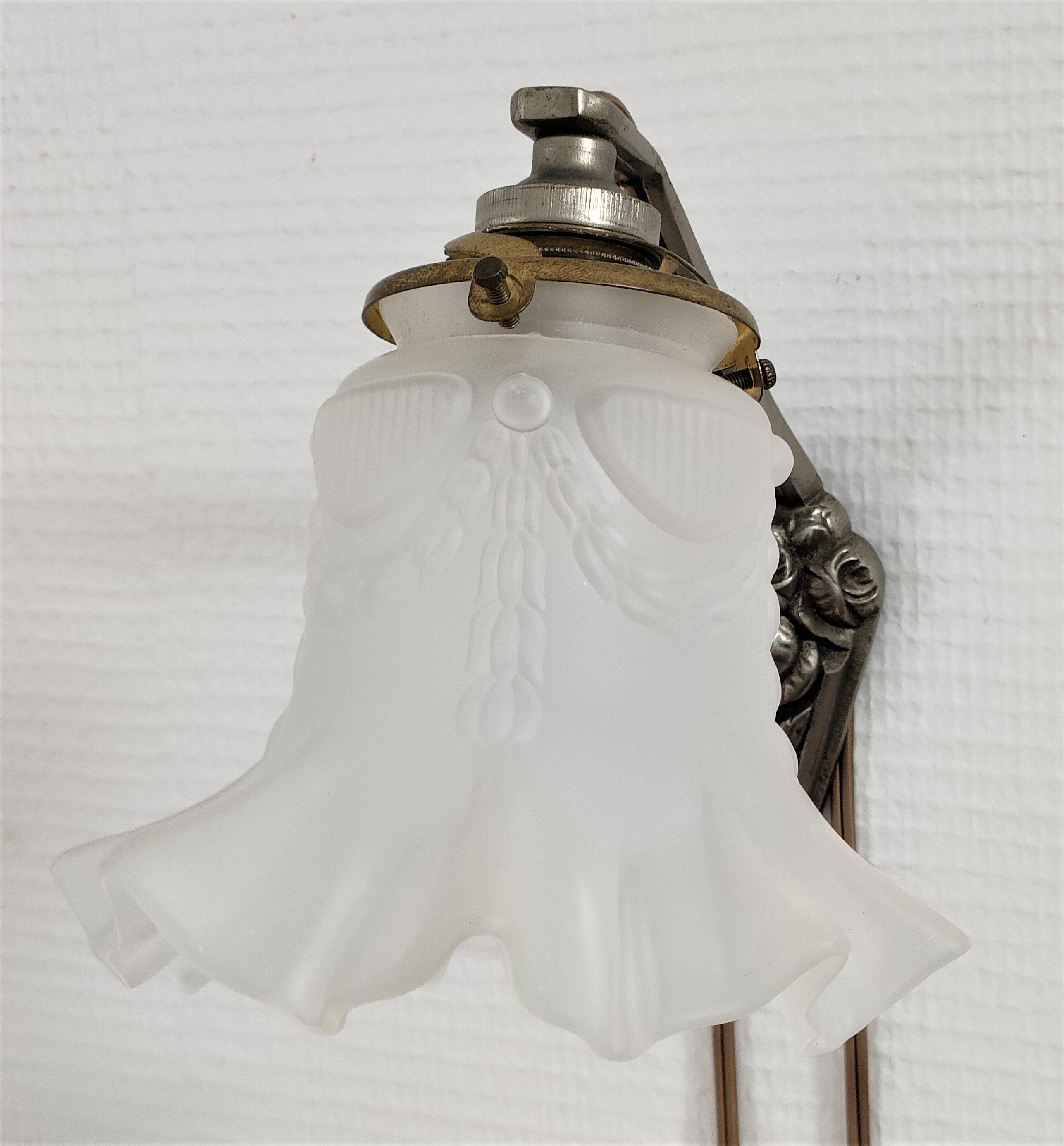 Art Deco wall lamp bronze silver patina and frosted glass