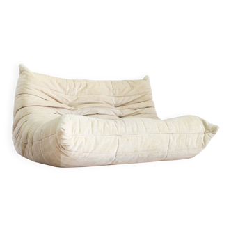 Canapé Togo 2 places vintage en velours beige par Michel Ducaroy pour Ligne Roset