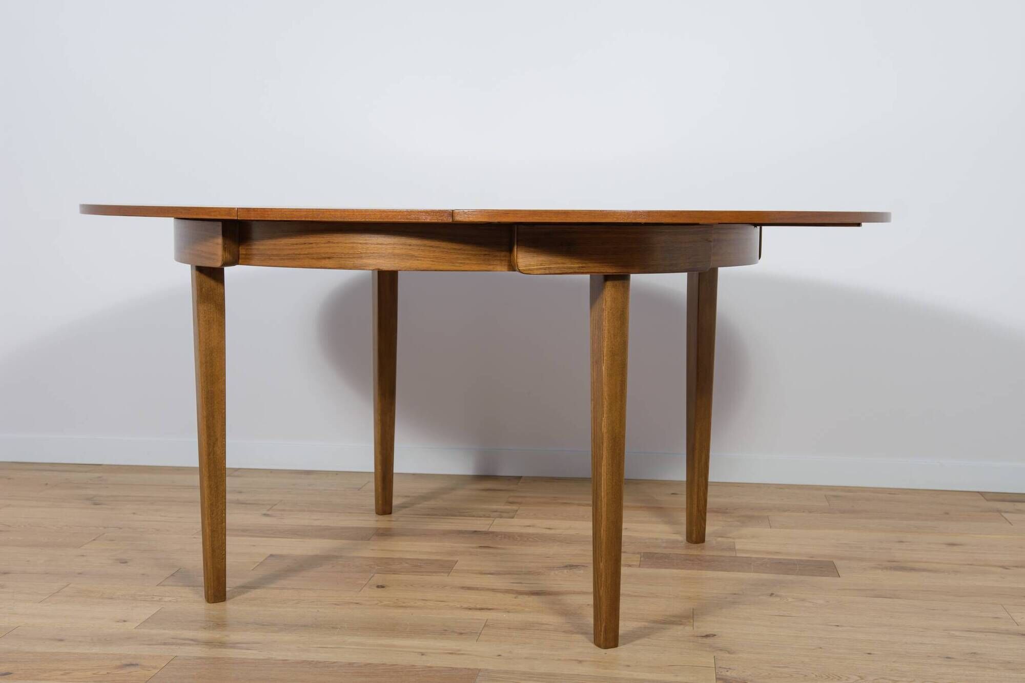 Mid-Century Round Extendable Dining Table and Chairs from McIntosh, 1960s, Set of 5