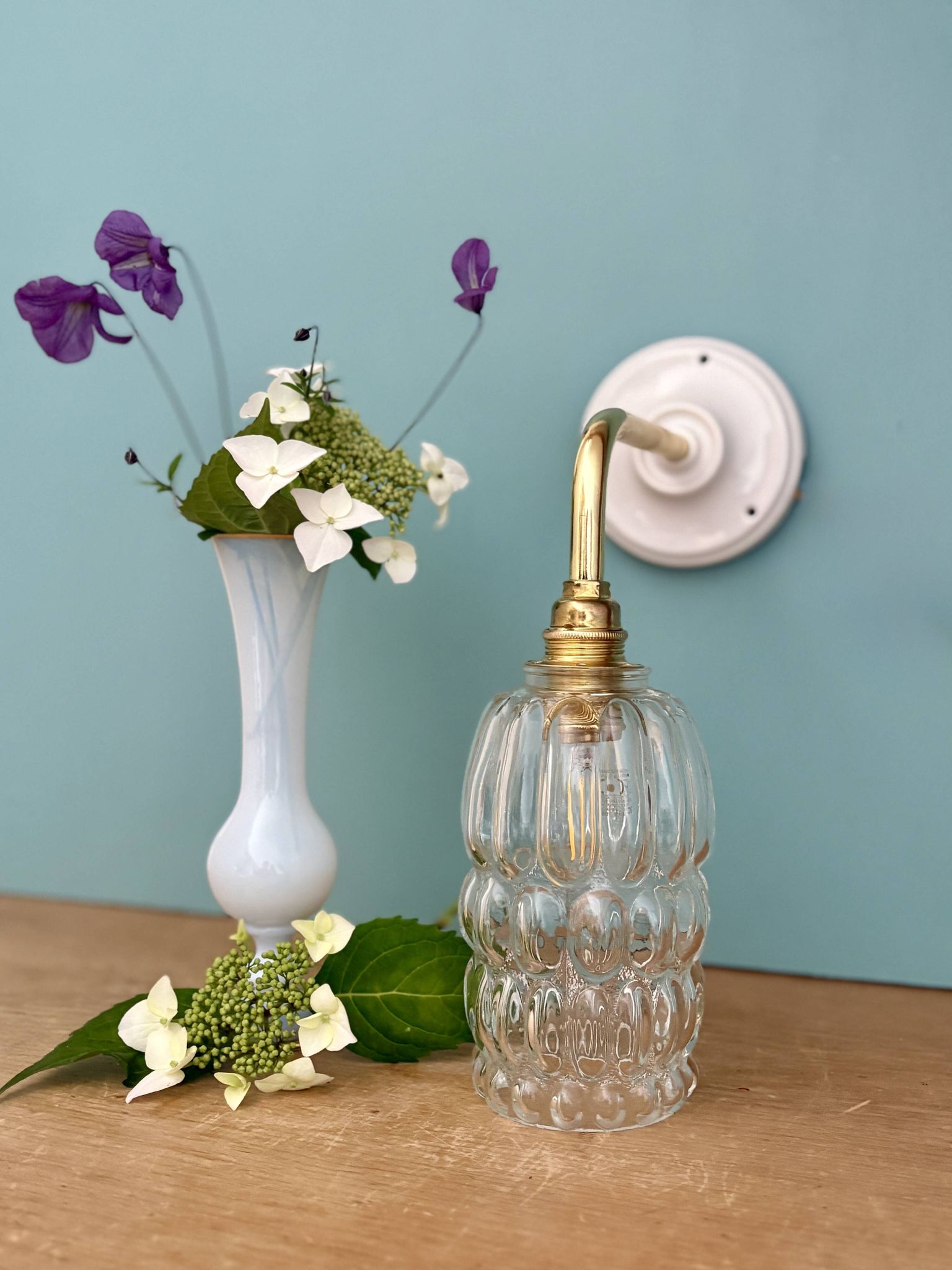 Applique coudée tulipe vintage en verre