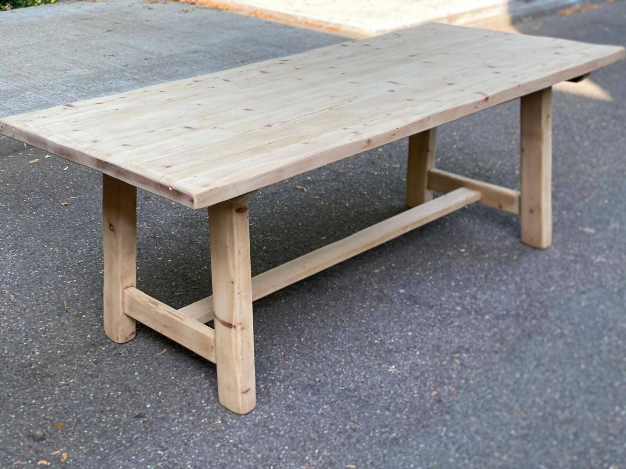 Grande table de ferme monastère décapée en bois brut extensible 200 à 300cm