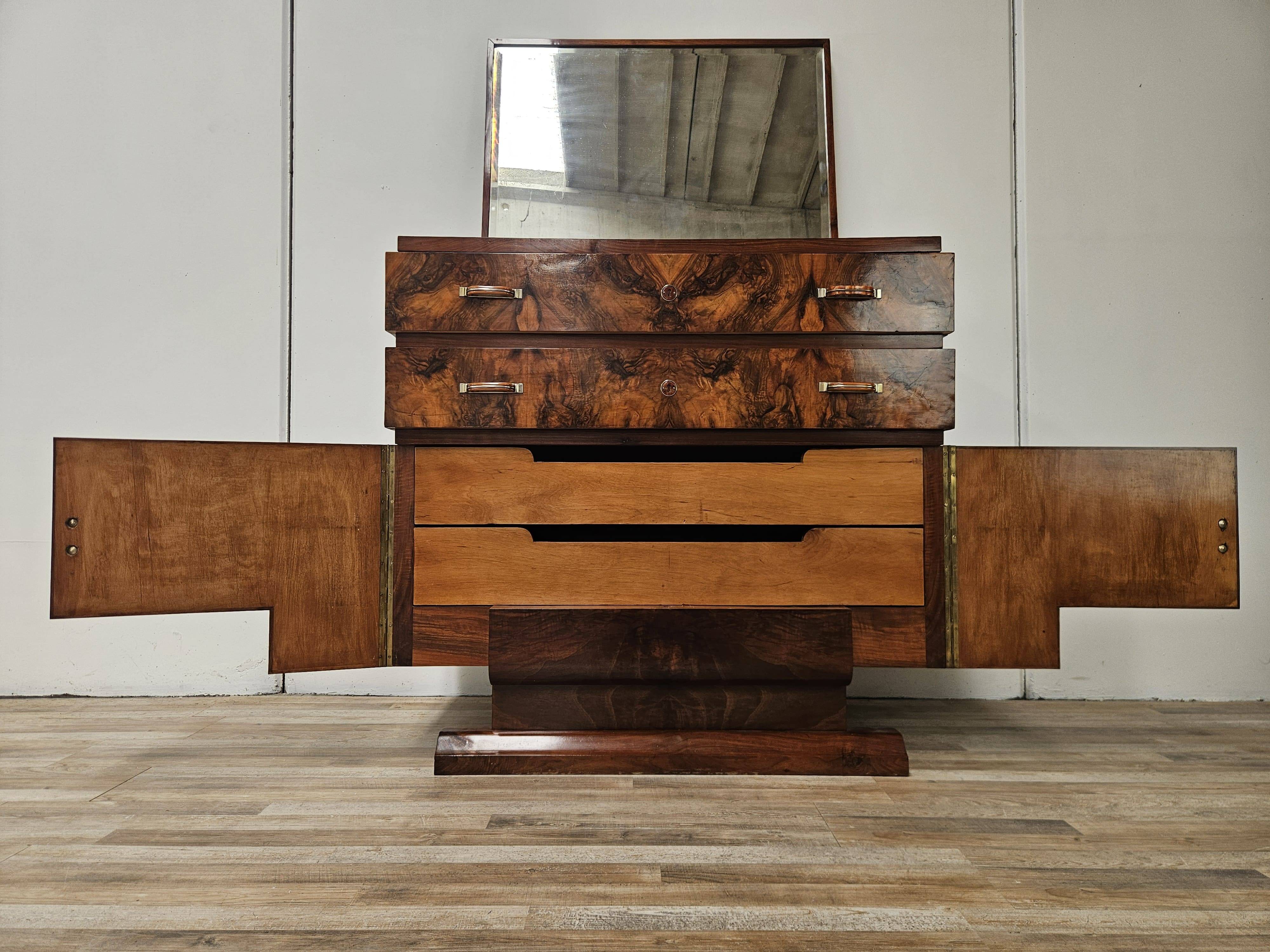 1940s Art Decò sideboard in walnut burl with mirror