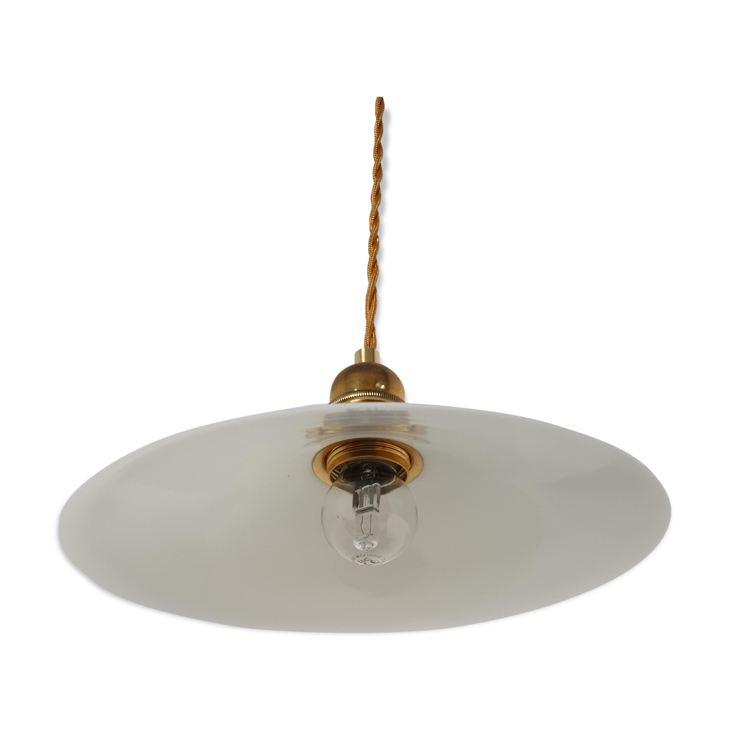 Smooth opaline suspension