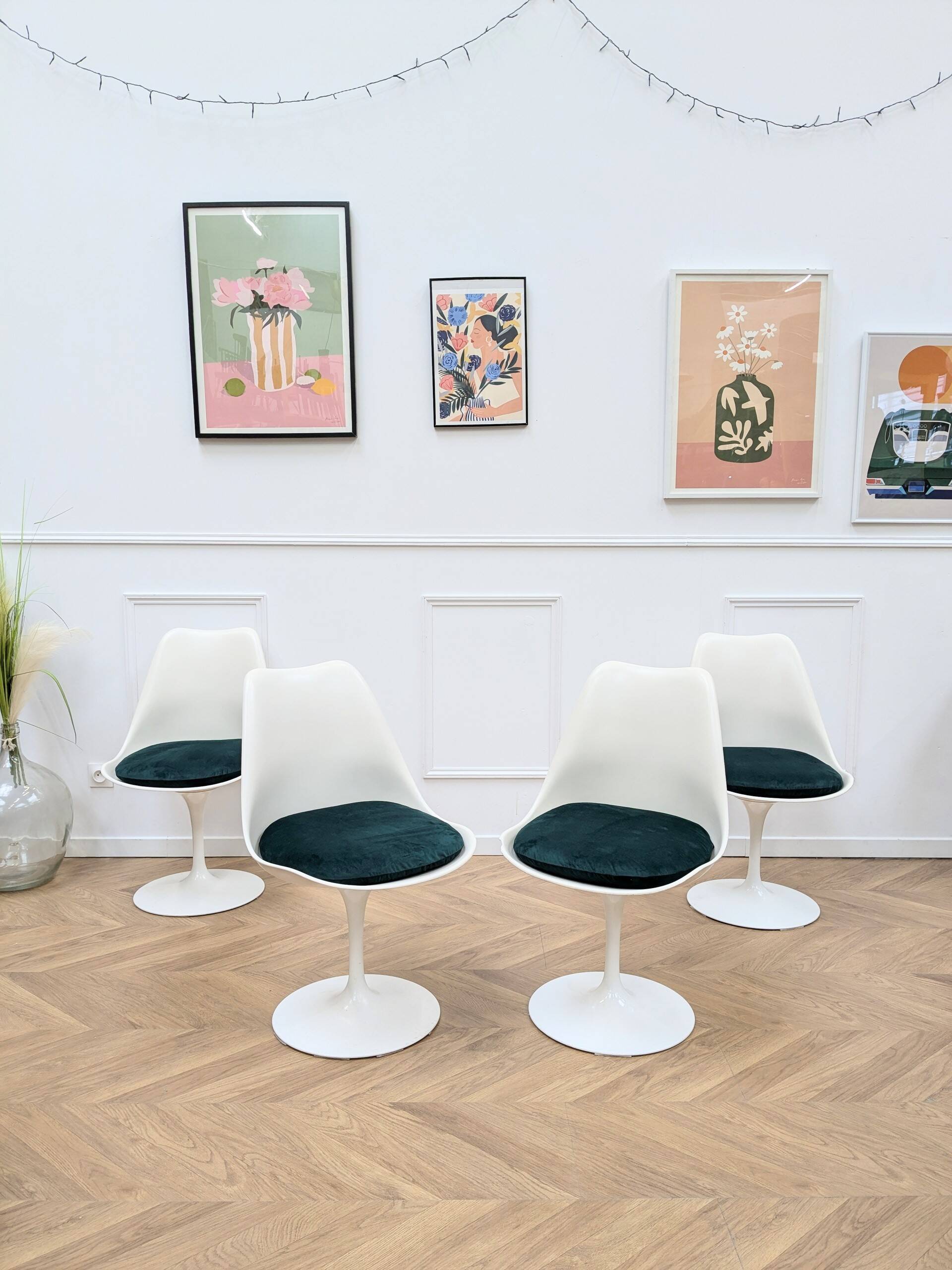 Tulip Chairs by Eero Saarinen