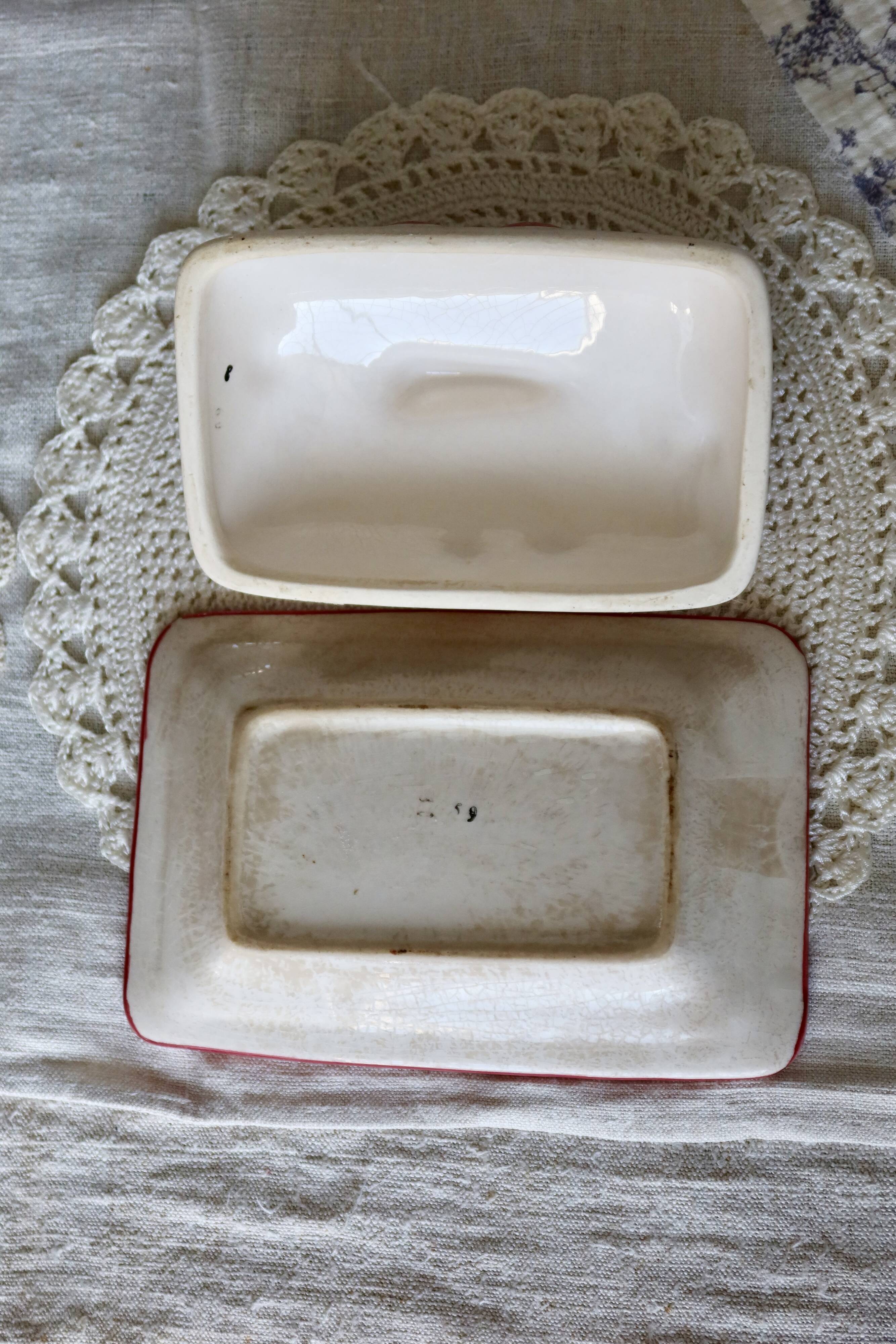 Vintage butter dish in slip and earthenware - Cherry pattern