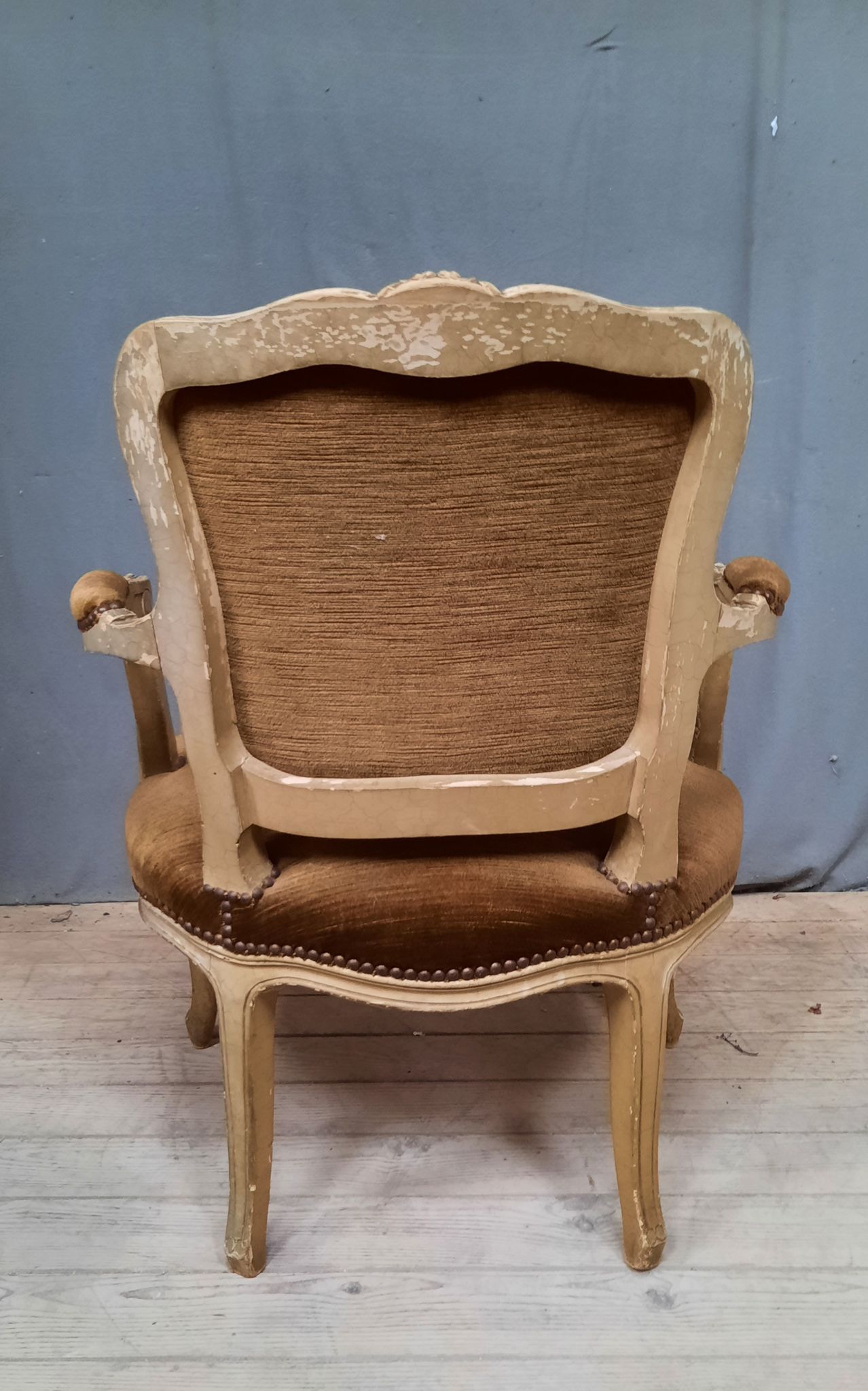 Fauteuil marron  style Louis XV