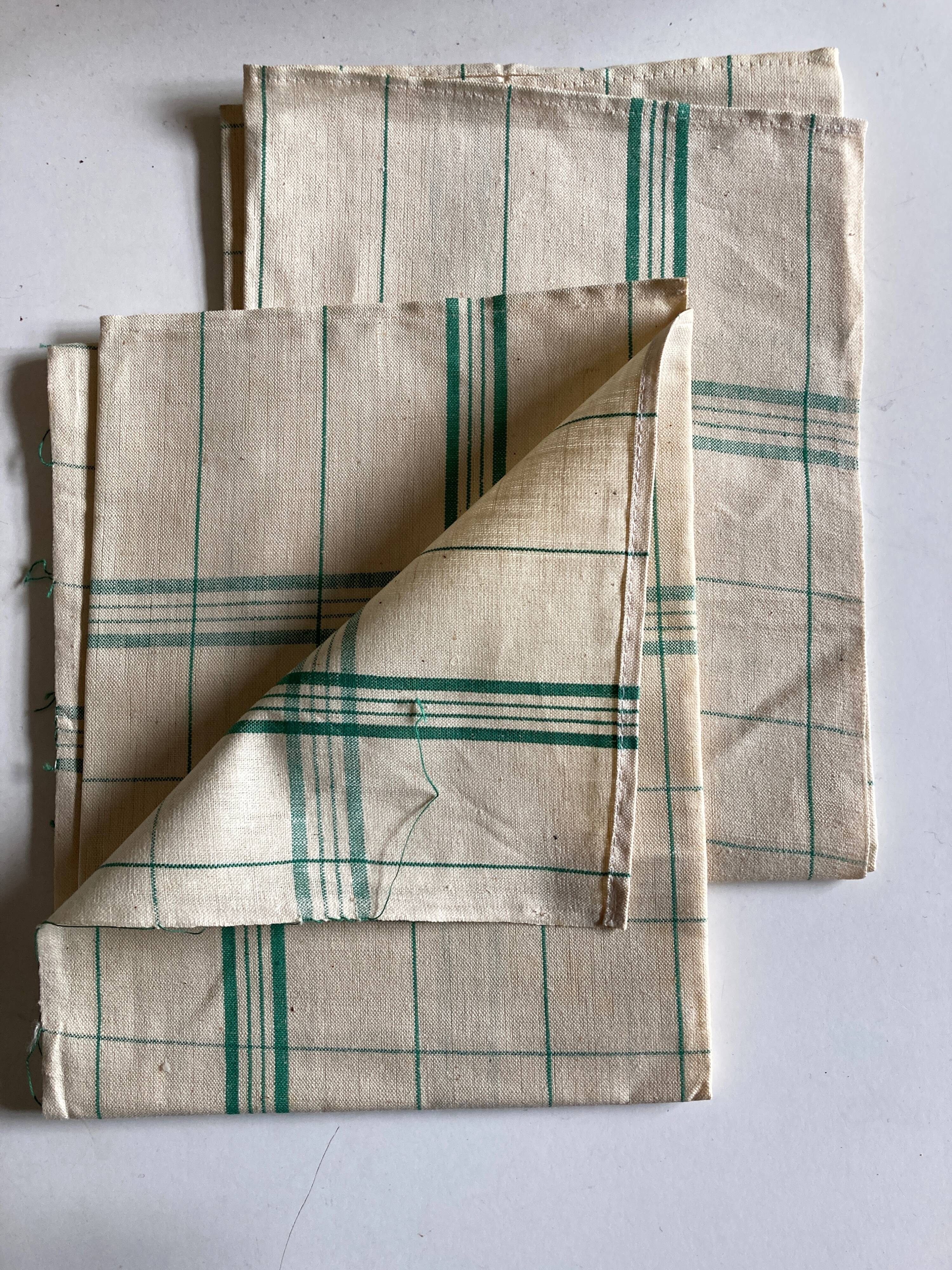 Set of 2 linen reserve towels 1960