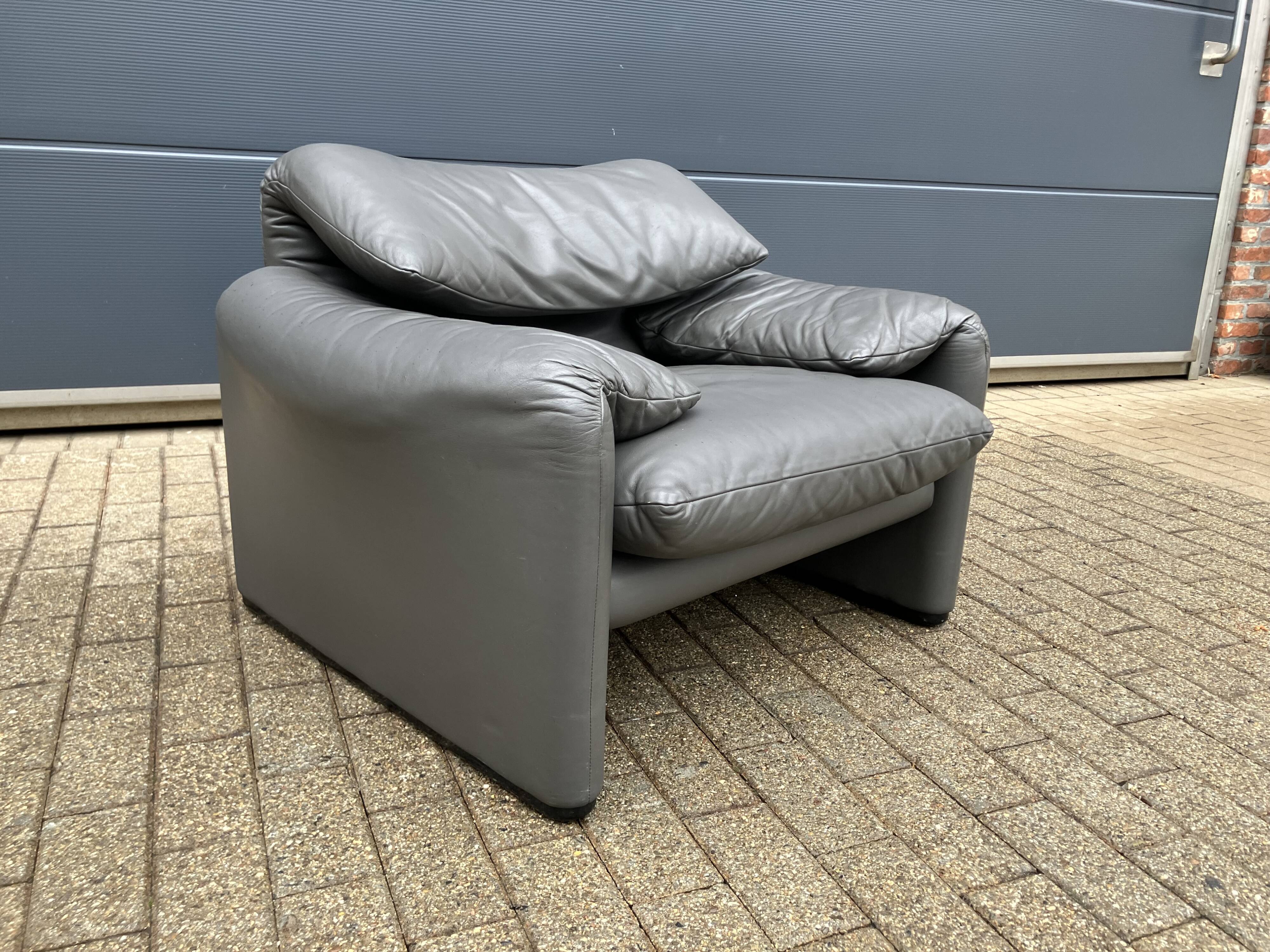 Cassina Maralunga 1zit original Anthracite and gray Topstaat!