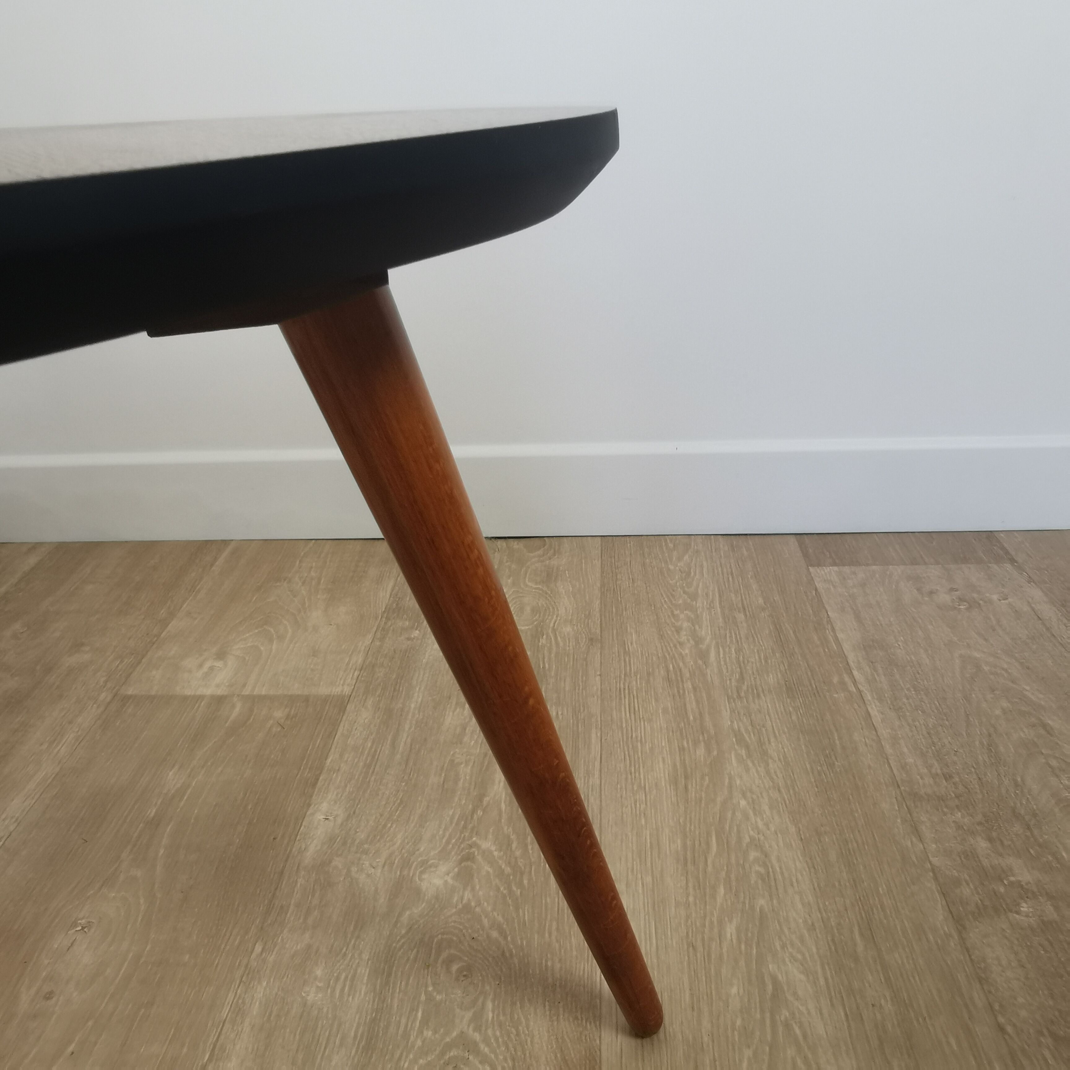 Lampadaire tripode avec tablette 60