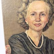 Oil portrait on canvas of an elegant vintage woman 50s