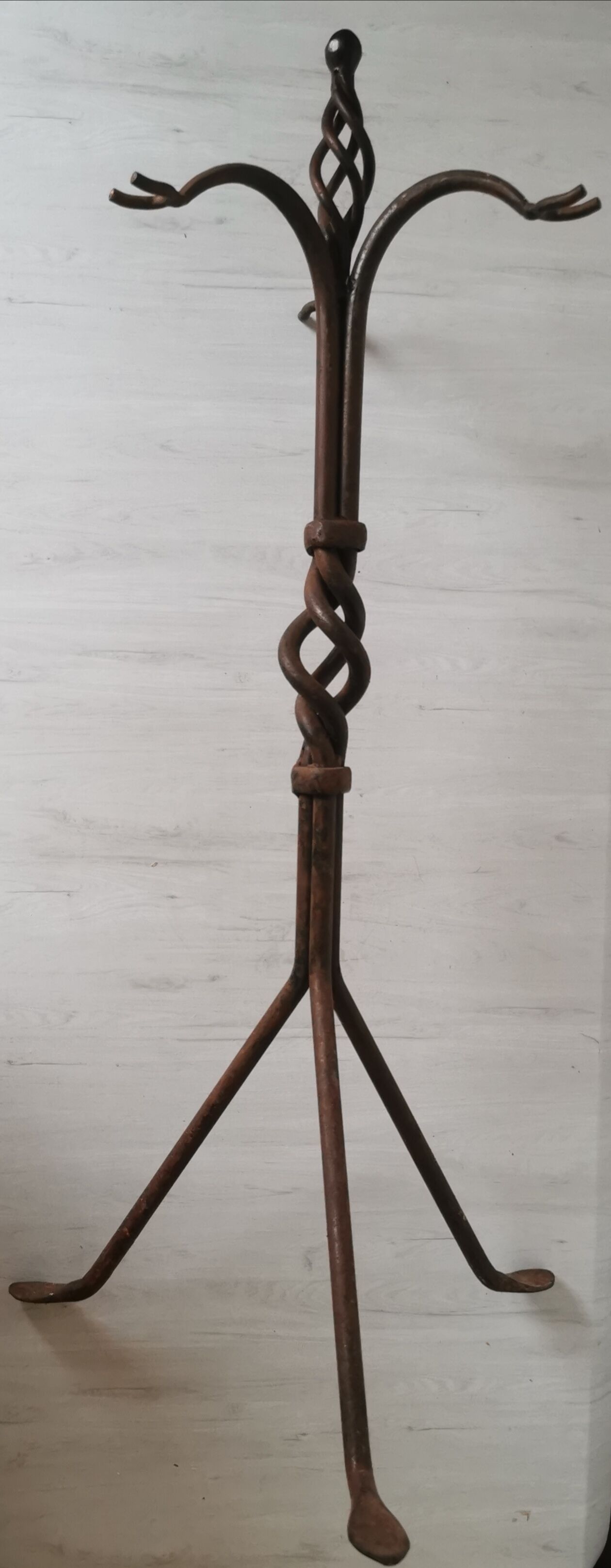 Wrought iron chimney servant