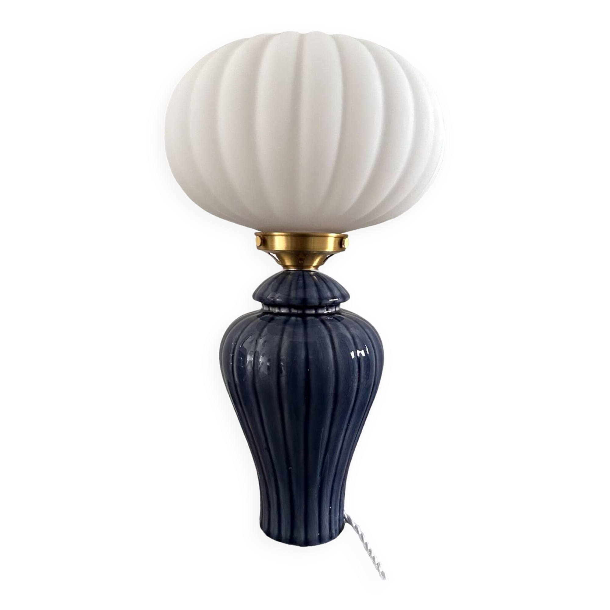 Geometric table lamp with pleated opaline shade