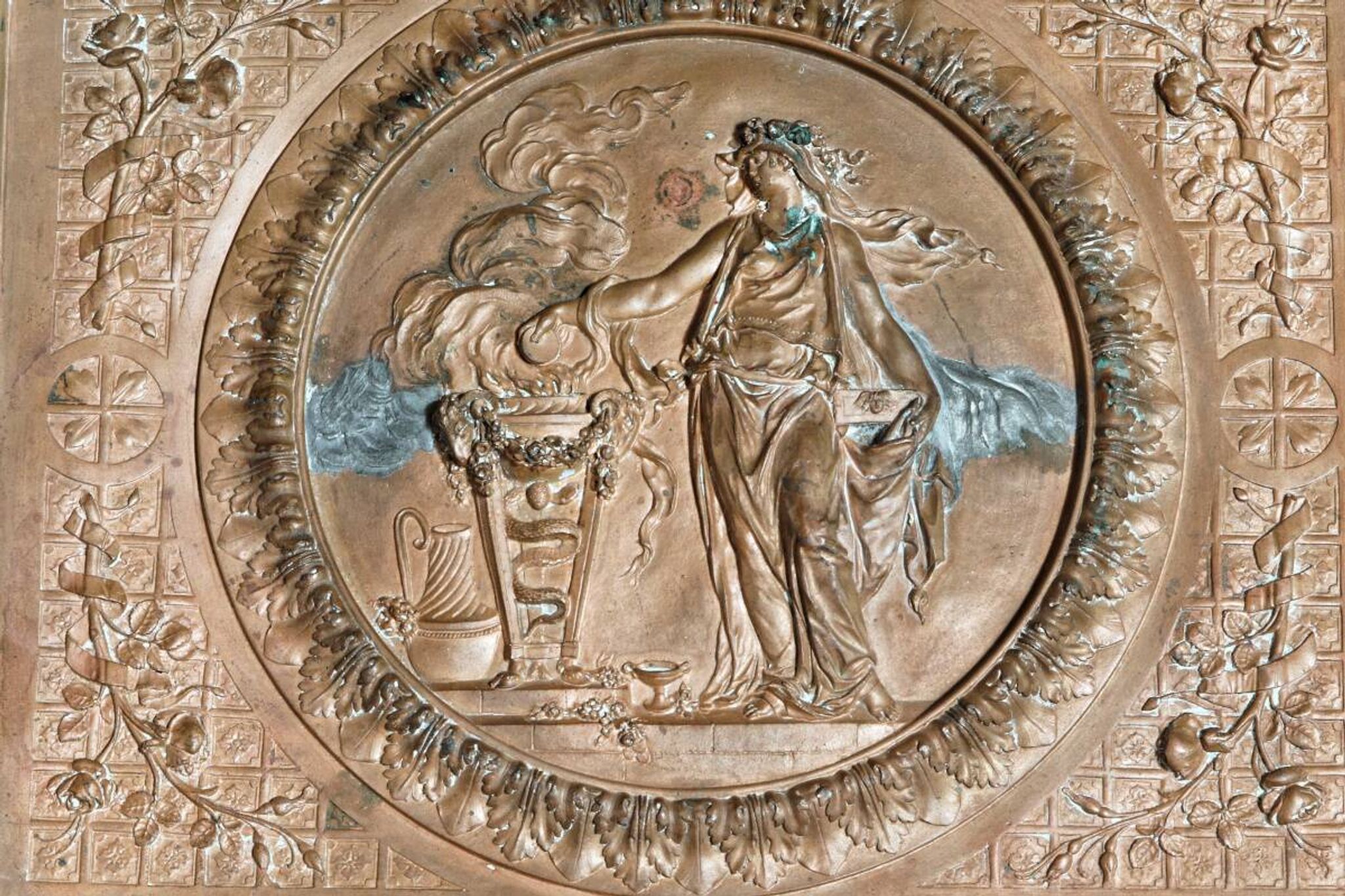Plaque en cuivre repoussé, début 19ème, de style Néo-classique