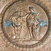 Plaque en cuivre repoussé, début 19ème, de style Néo-classique