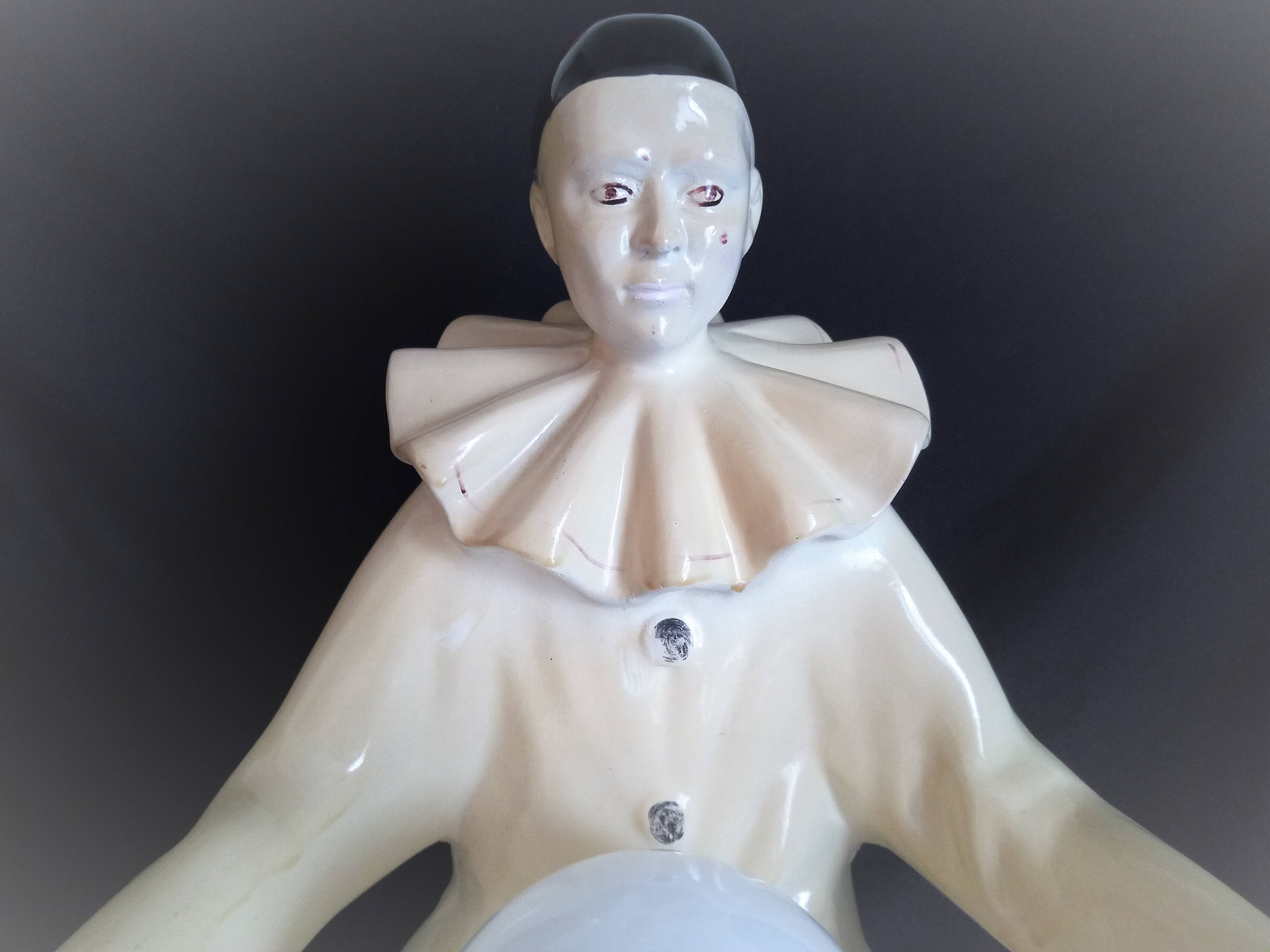 Veilleuse en résine avec le personnage de Pierrot, h - 37 cm., années 1950