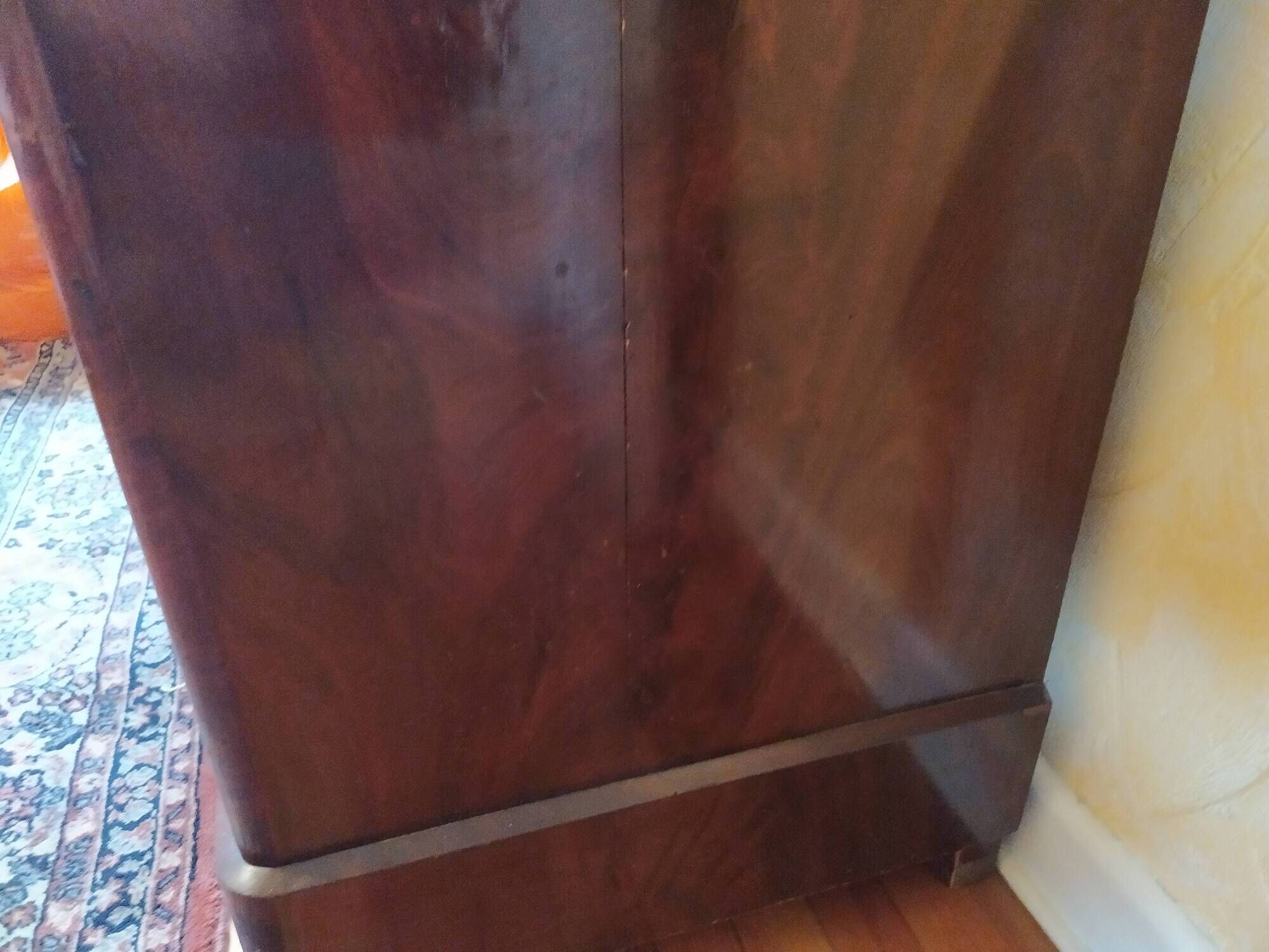 Louis Philippe chest of drawers In walnut veneer with black marble top