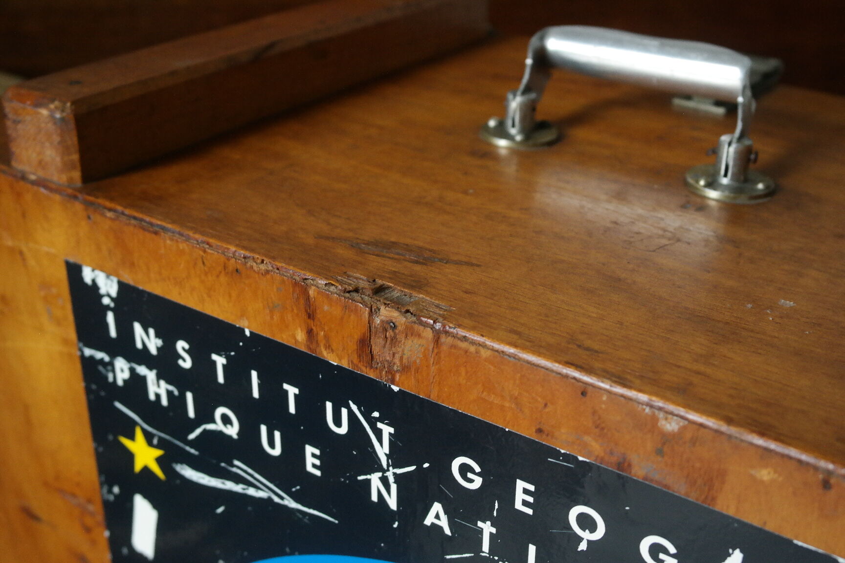 Caisse, vintage wood business firm