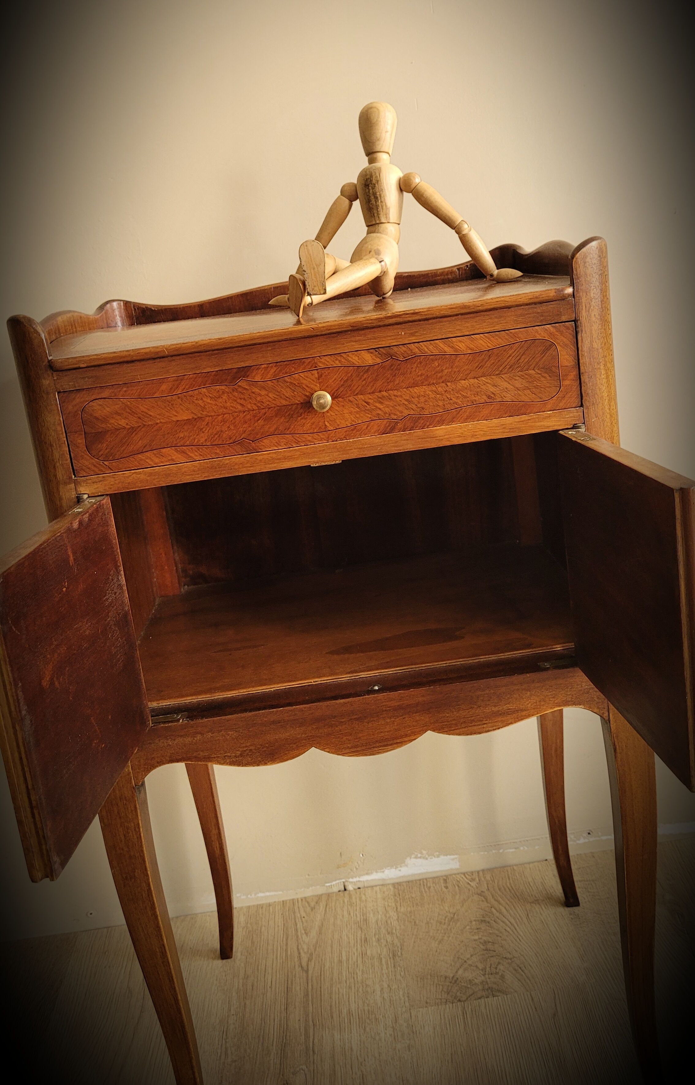 Bedside regency 2P 1T