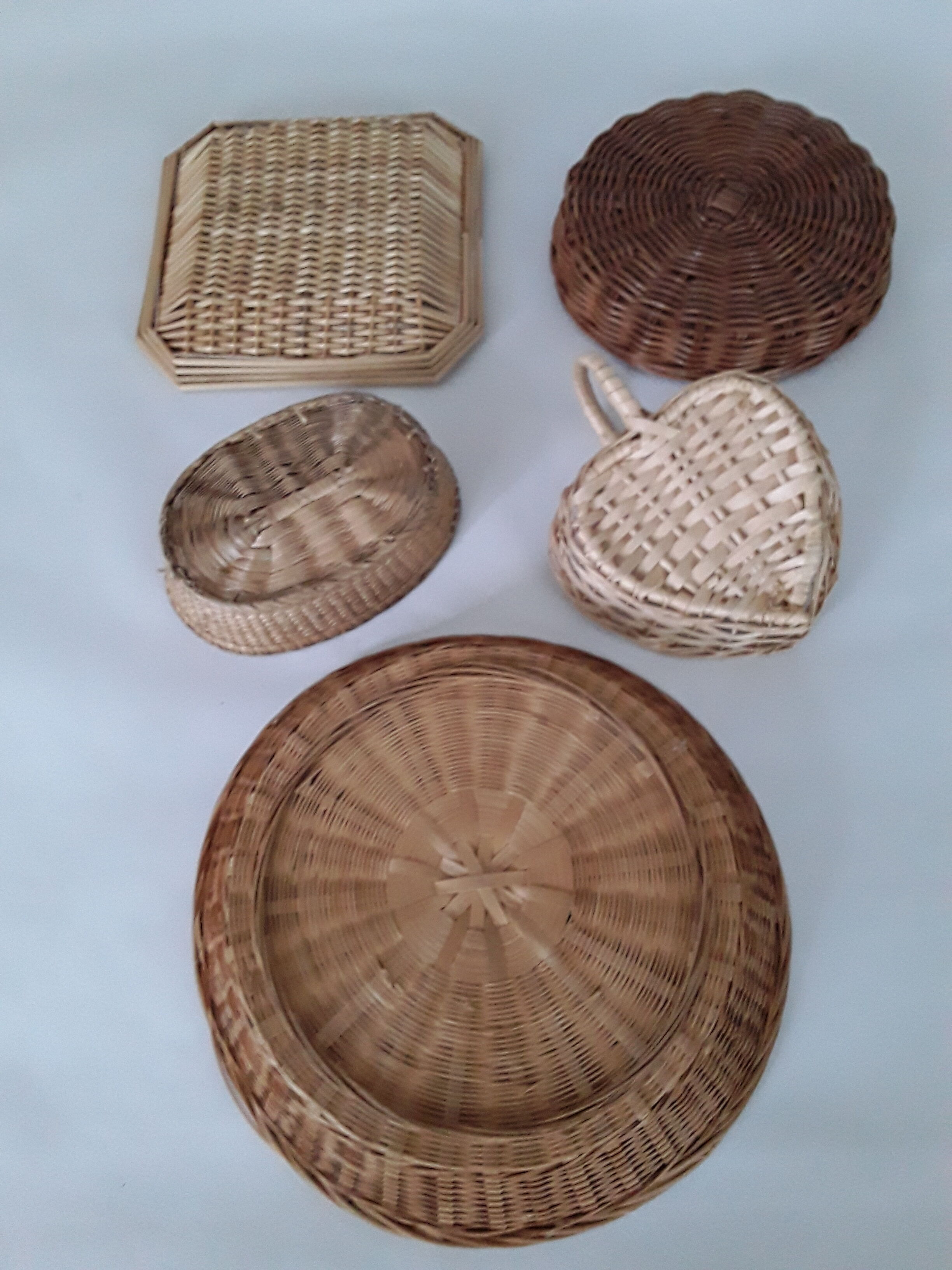 Lot of 5 wicker baskets