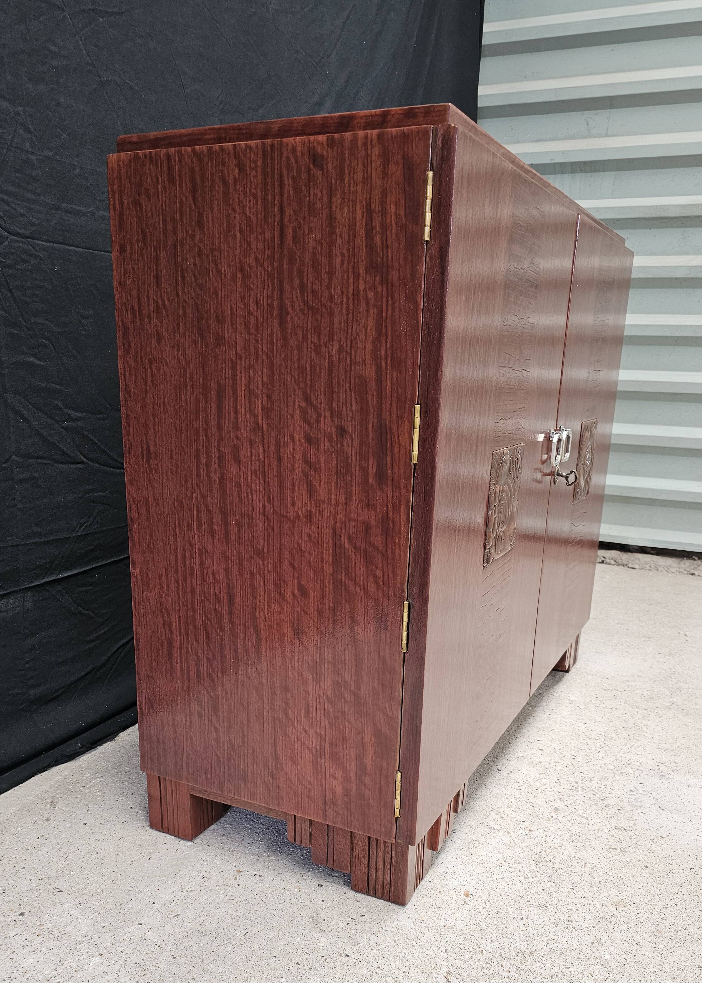 Art Deco buffet by Saddier & Fils in solid rosewood and veneer.