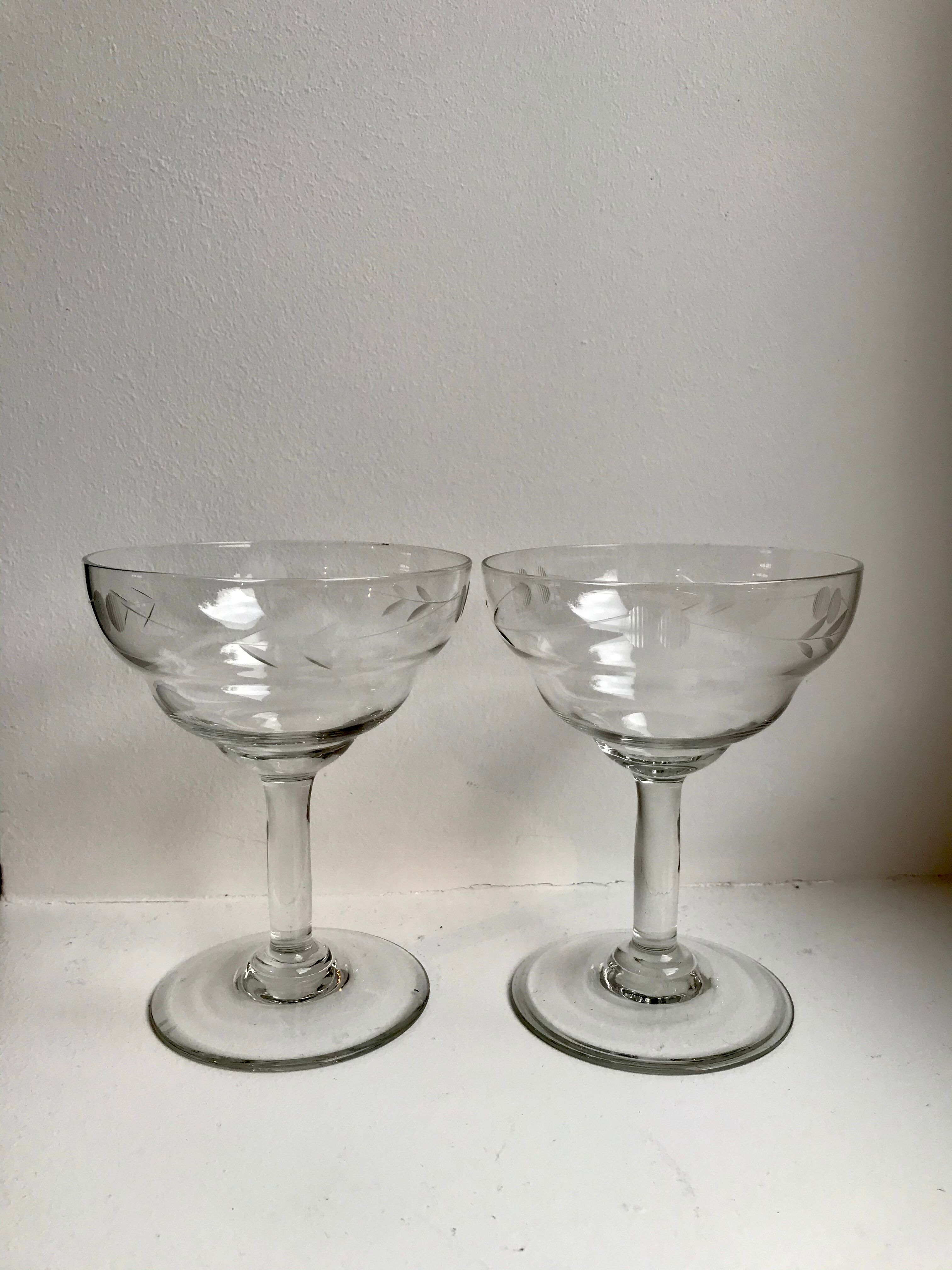 Lot of 8 crystal champagne glasses engraved 50/60 years
