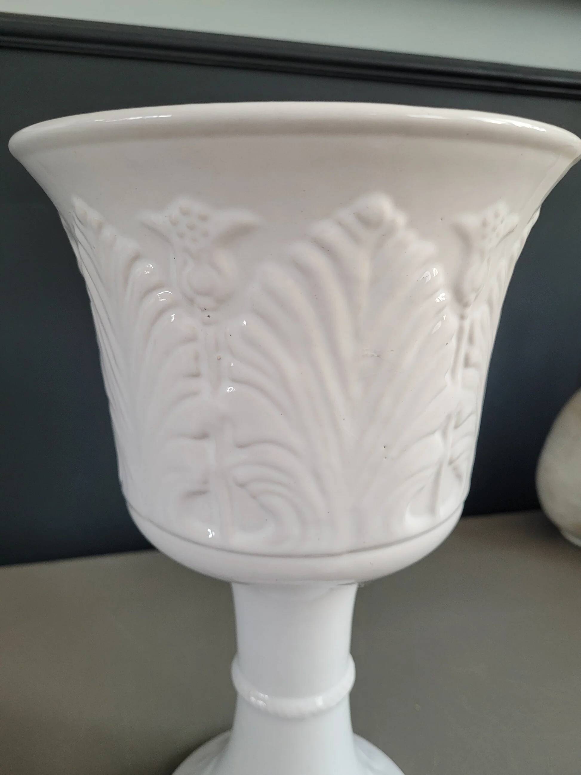 Plant pot on stand - ceramic plant holder