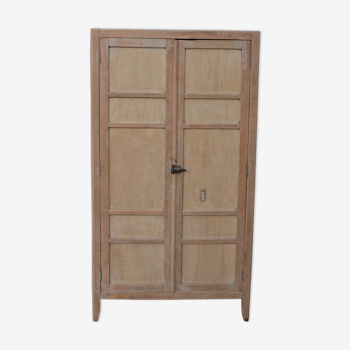 Armoire parisienne en bois brut