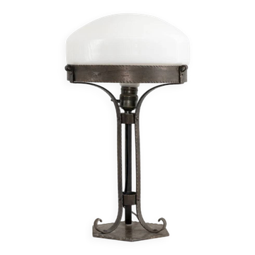 Lampe Strindberg en fer forgé vintage et verre opalin